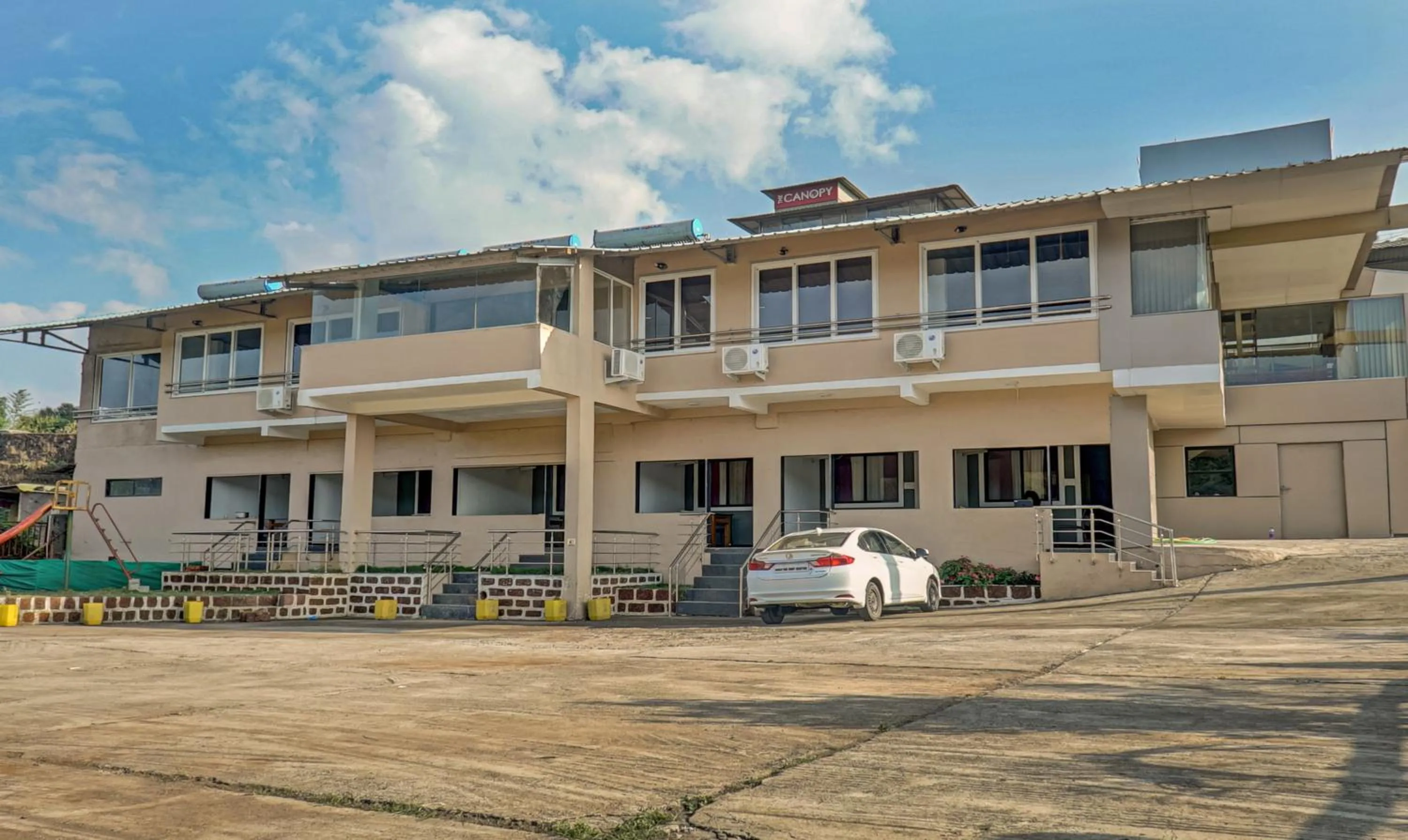 Property building in Hotel Lake Paradise Mahabaleshwar