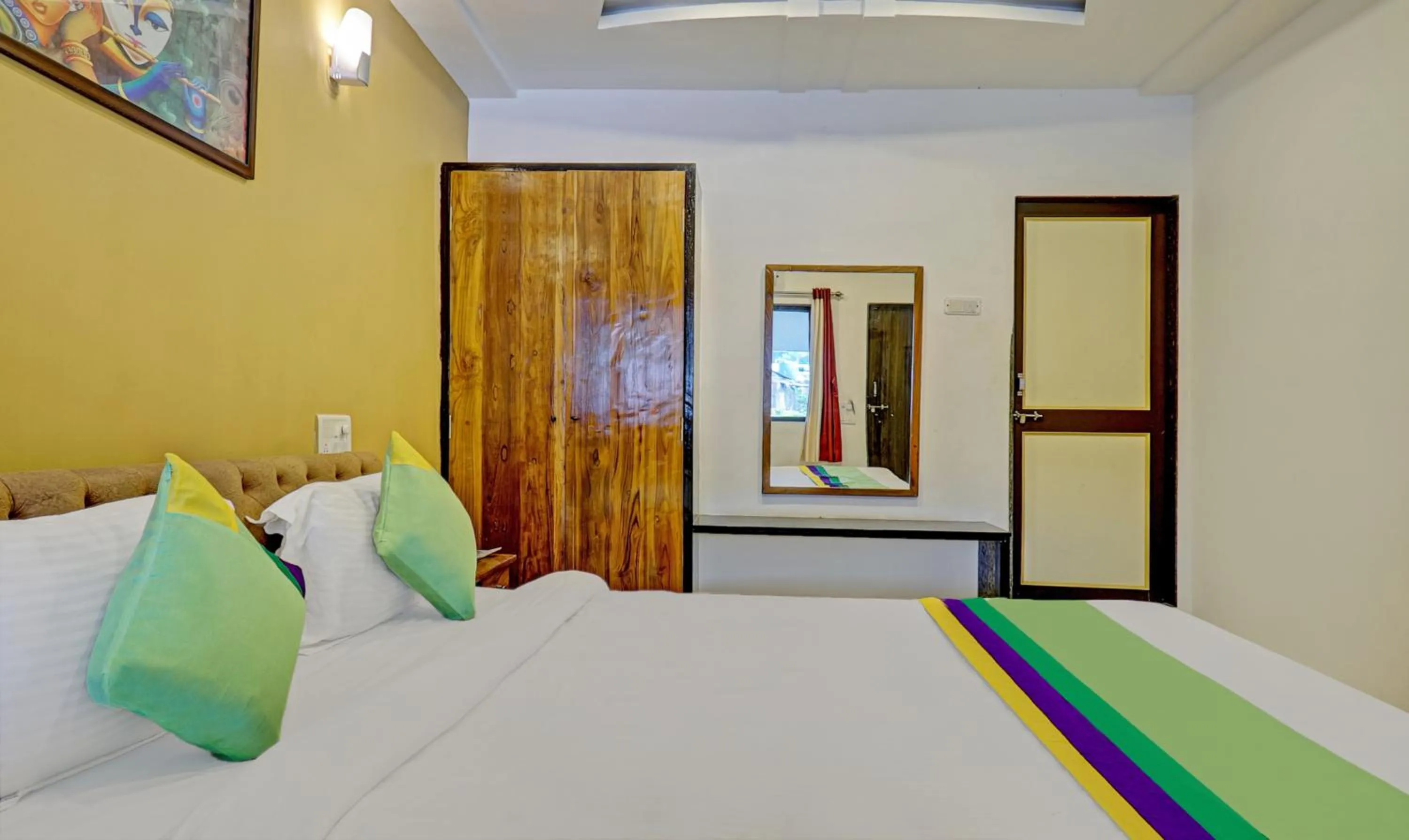 Photo of the whole room, Bed in Hotel Lake Paradise Mahabaleshwar