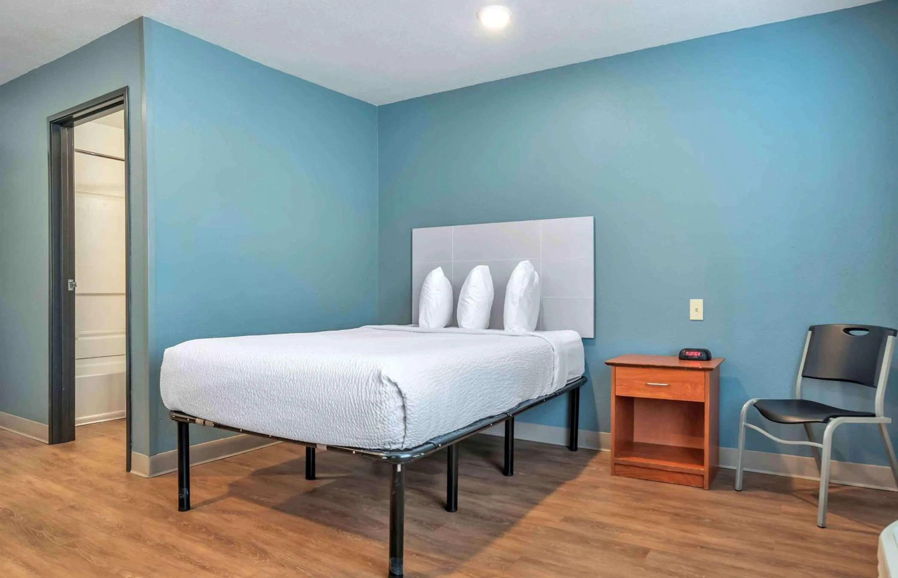 Bedroom, Bed in Extended Stay America Select Suites - Jackson - South