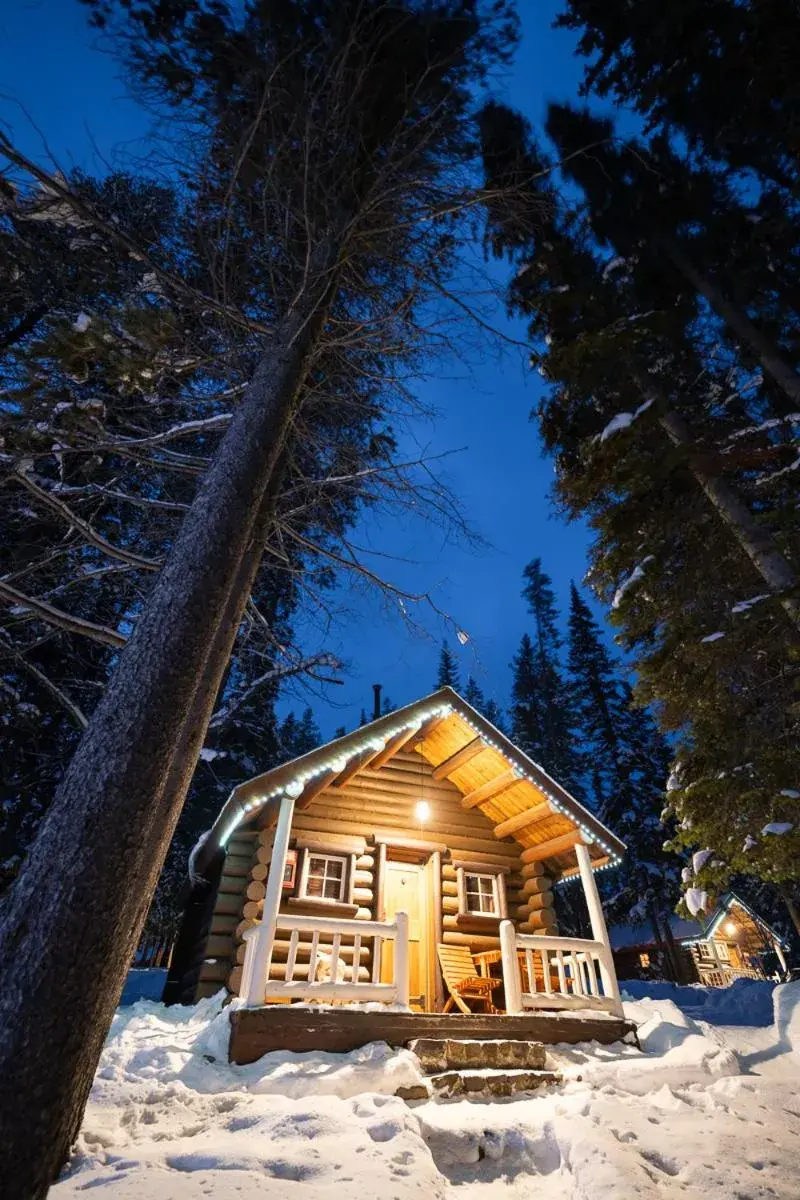 Family Room with Mountain View in Storm Mountain Lodge & Cabins Family Room with Mountain View in Storm Mountain Lodge & Cabins