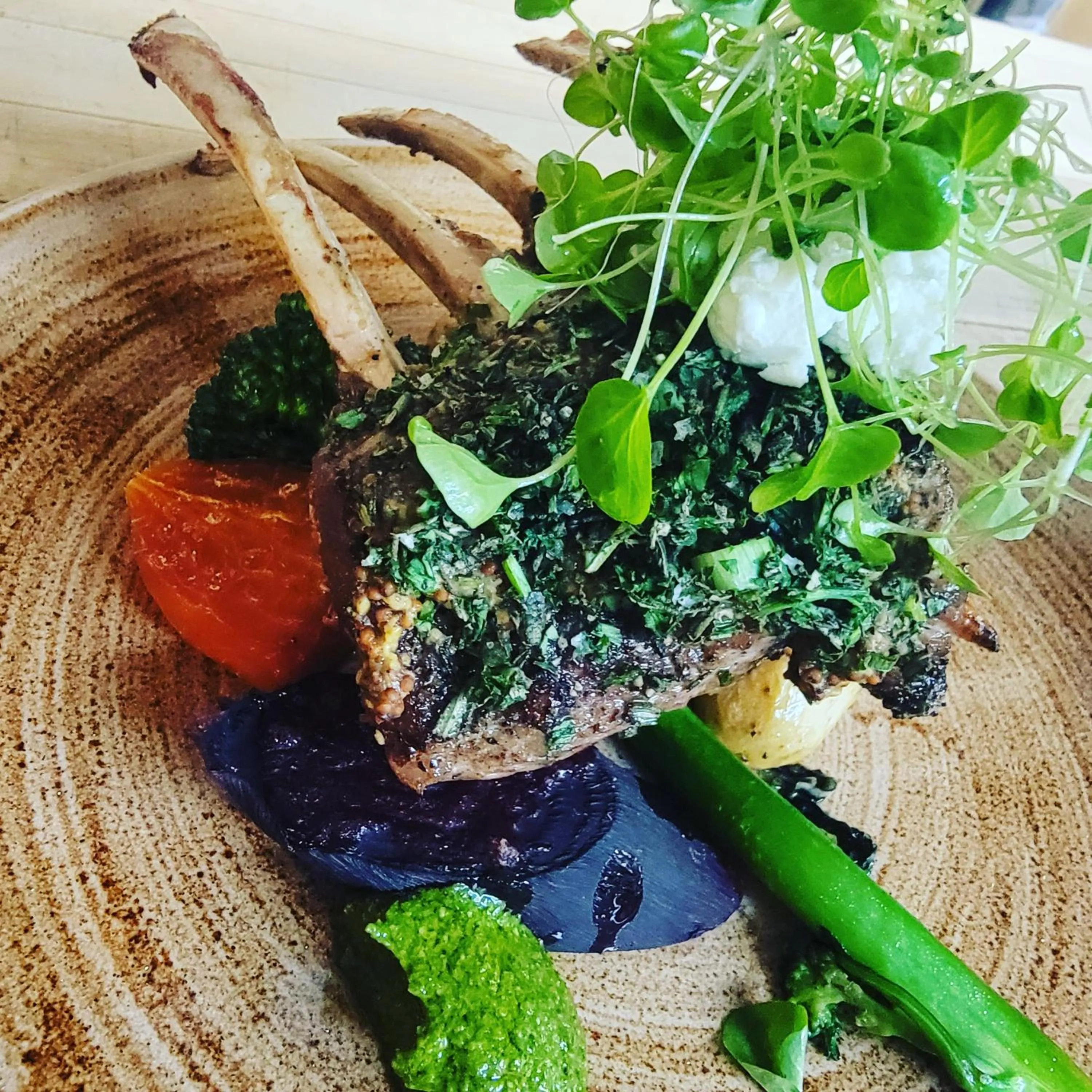 Restaurant/places to eat in Storm Mountain Lodge & Cabins