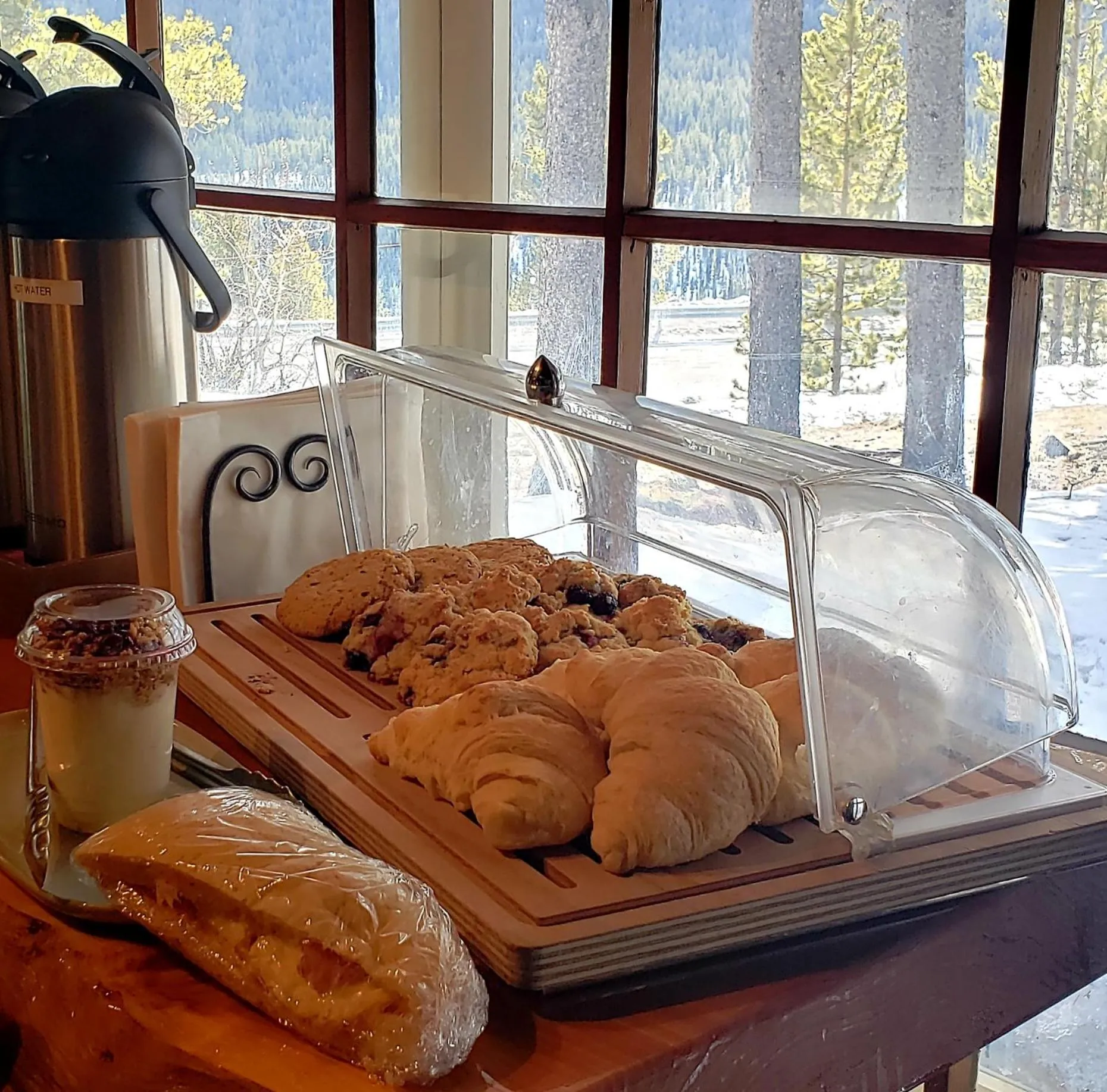 Food and drinks in Storm Mountain Lodge & Cabins