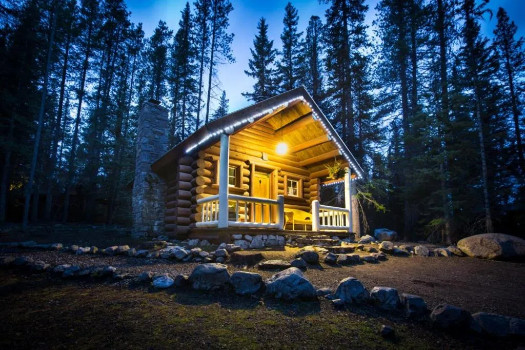 Facade/entrance in Storm Mountain Lodge & Cabins