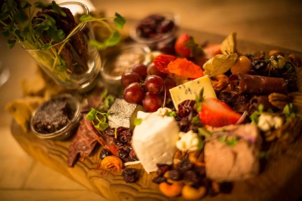 Restaurant/places to eat in Storm Mountain Lodge & Cabins