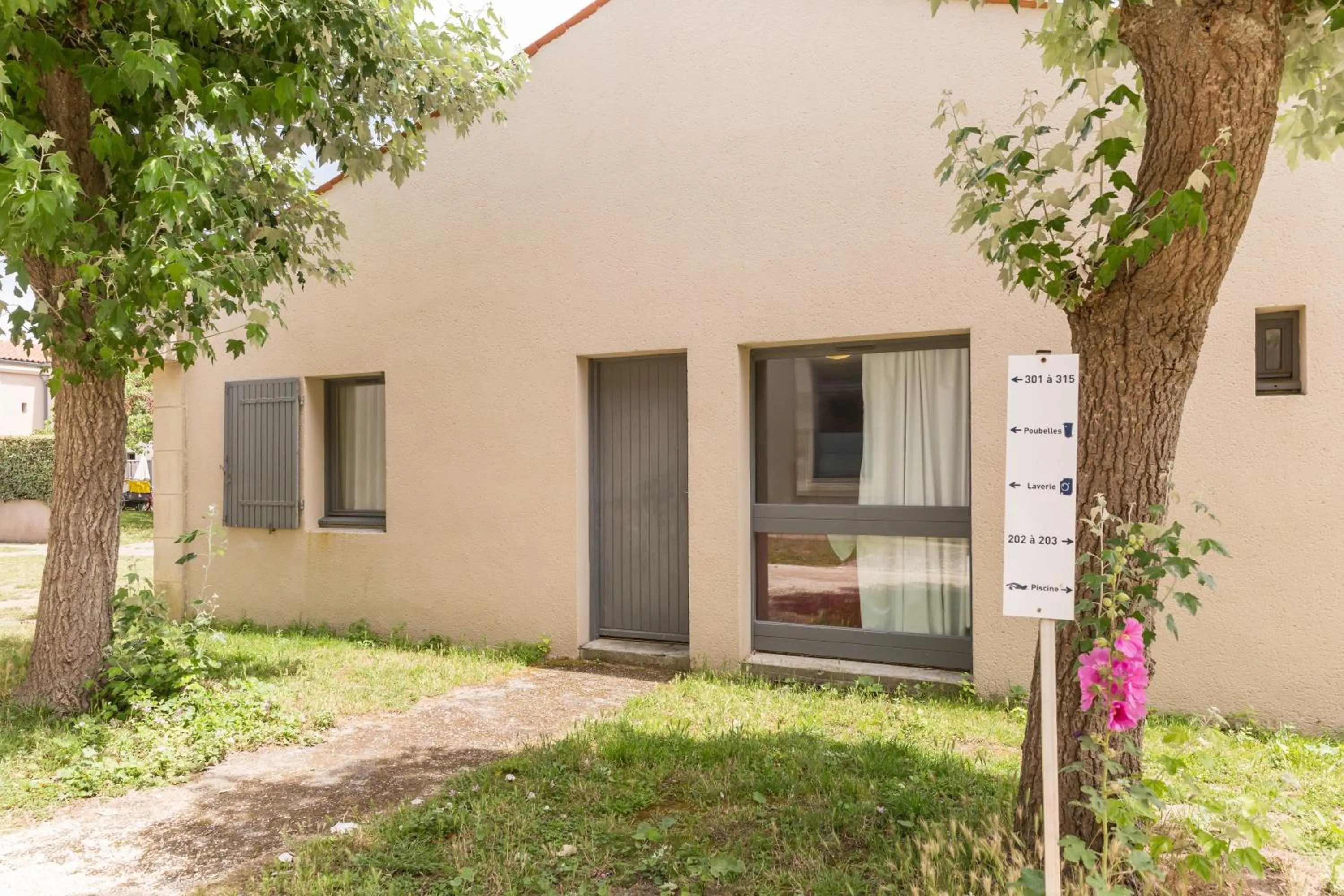 Property building in Résidence Pierre & Vacances Le Fort de la Rade