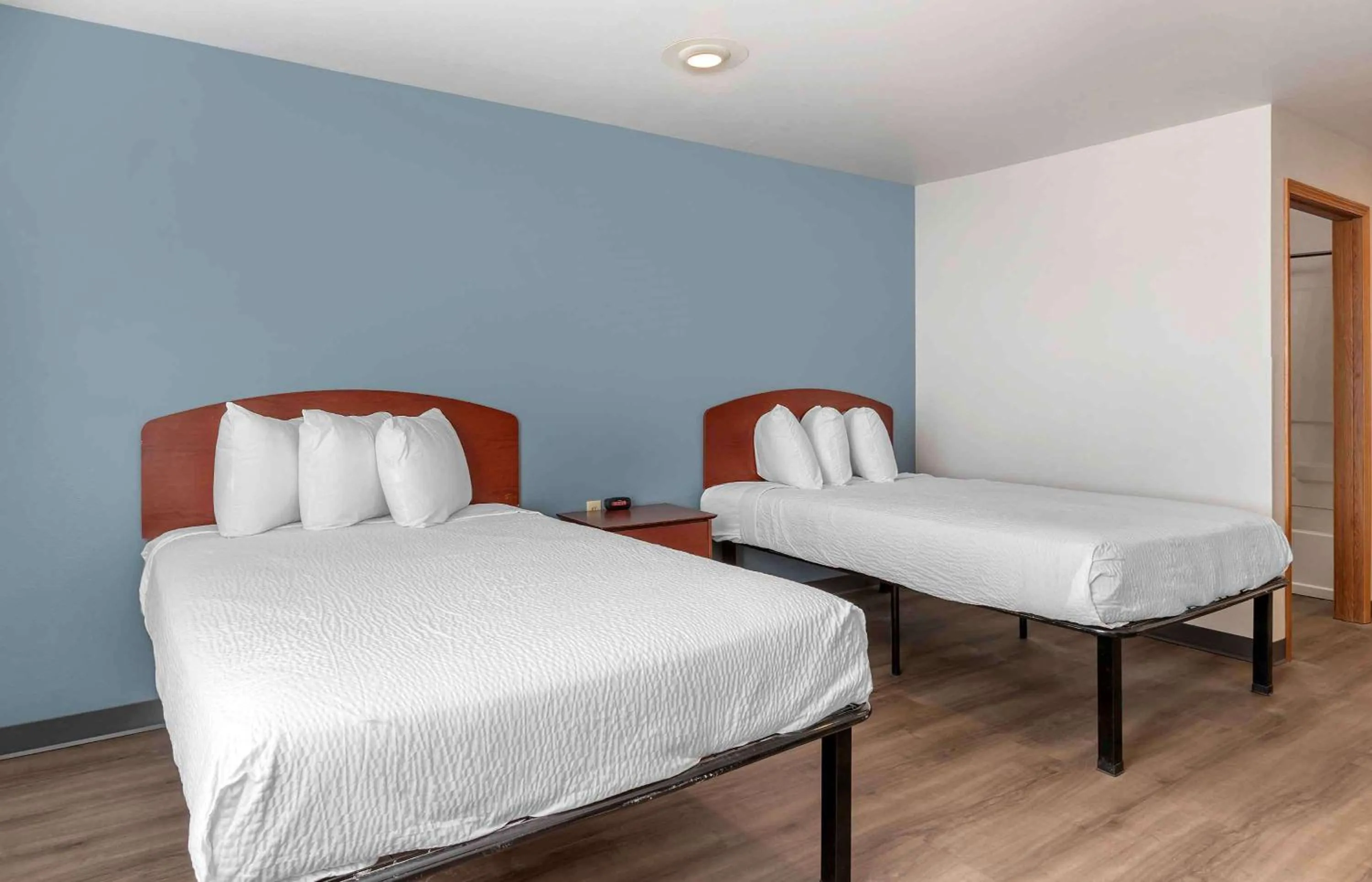 Bedroom, Bed in Extended Stay America Select Suites - Omaha - Southwest