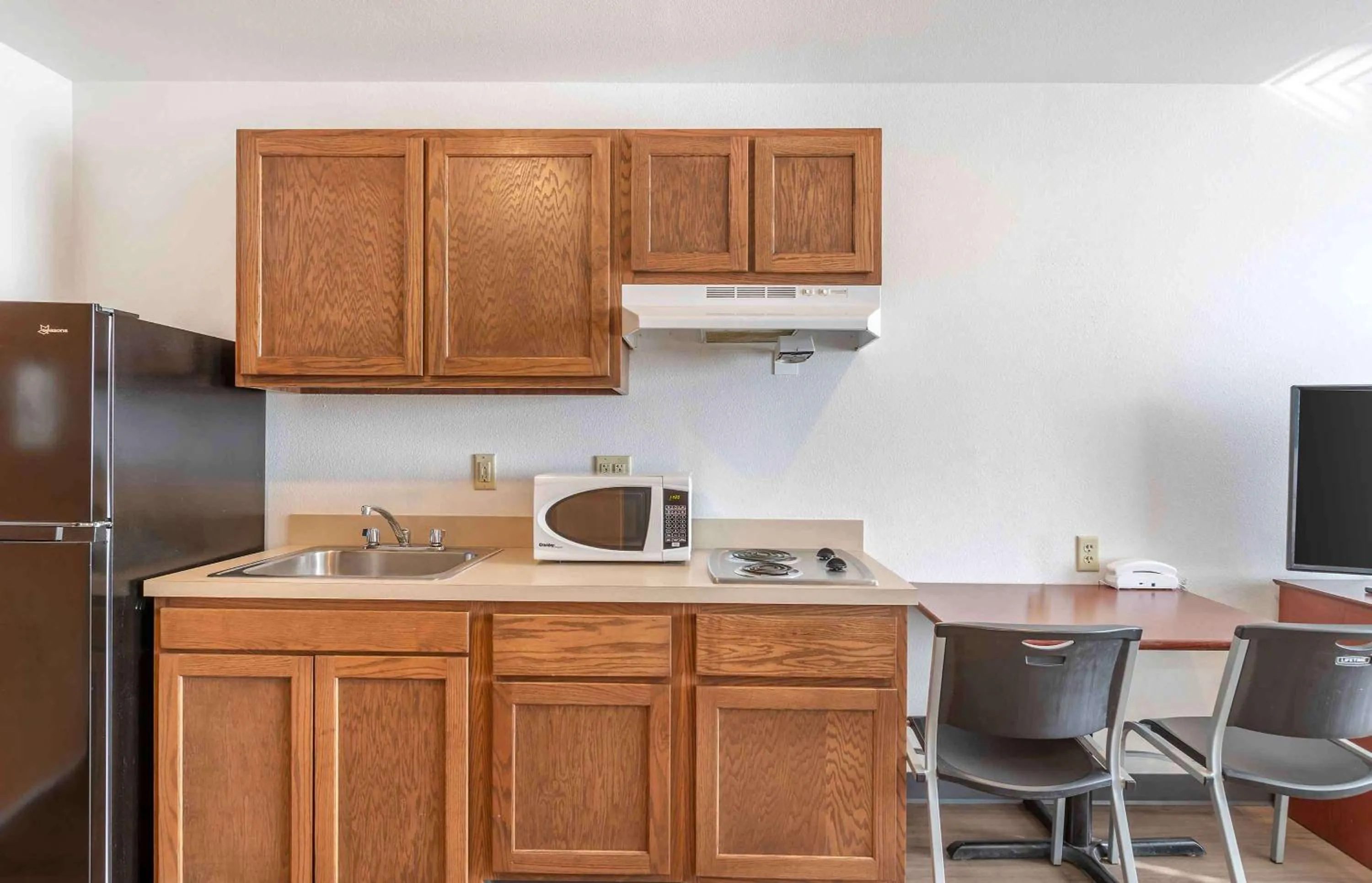 Bedroom in Extended Stay America Select Suites - Omaha - Southwest