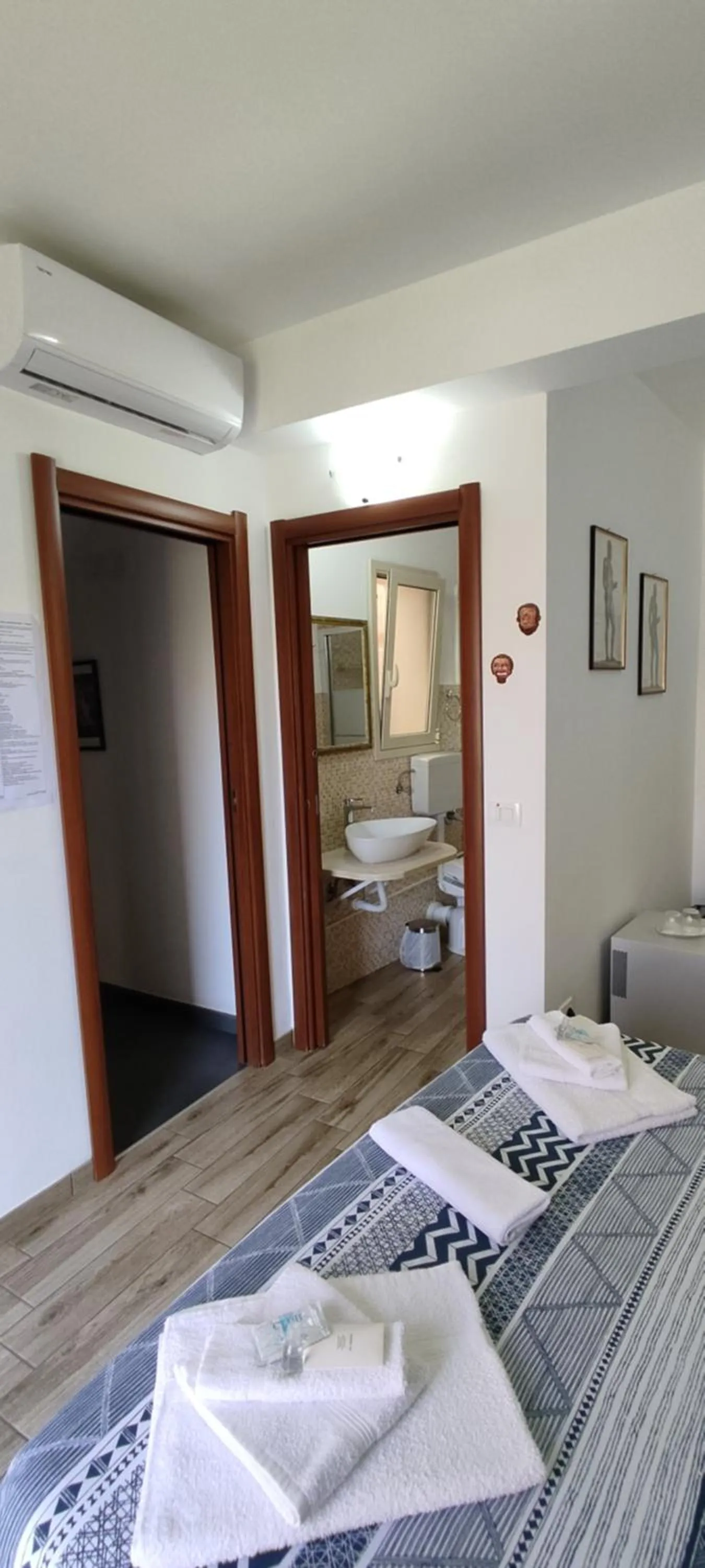 Bathroom, Bed in B&B AKROPOLIS