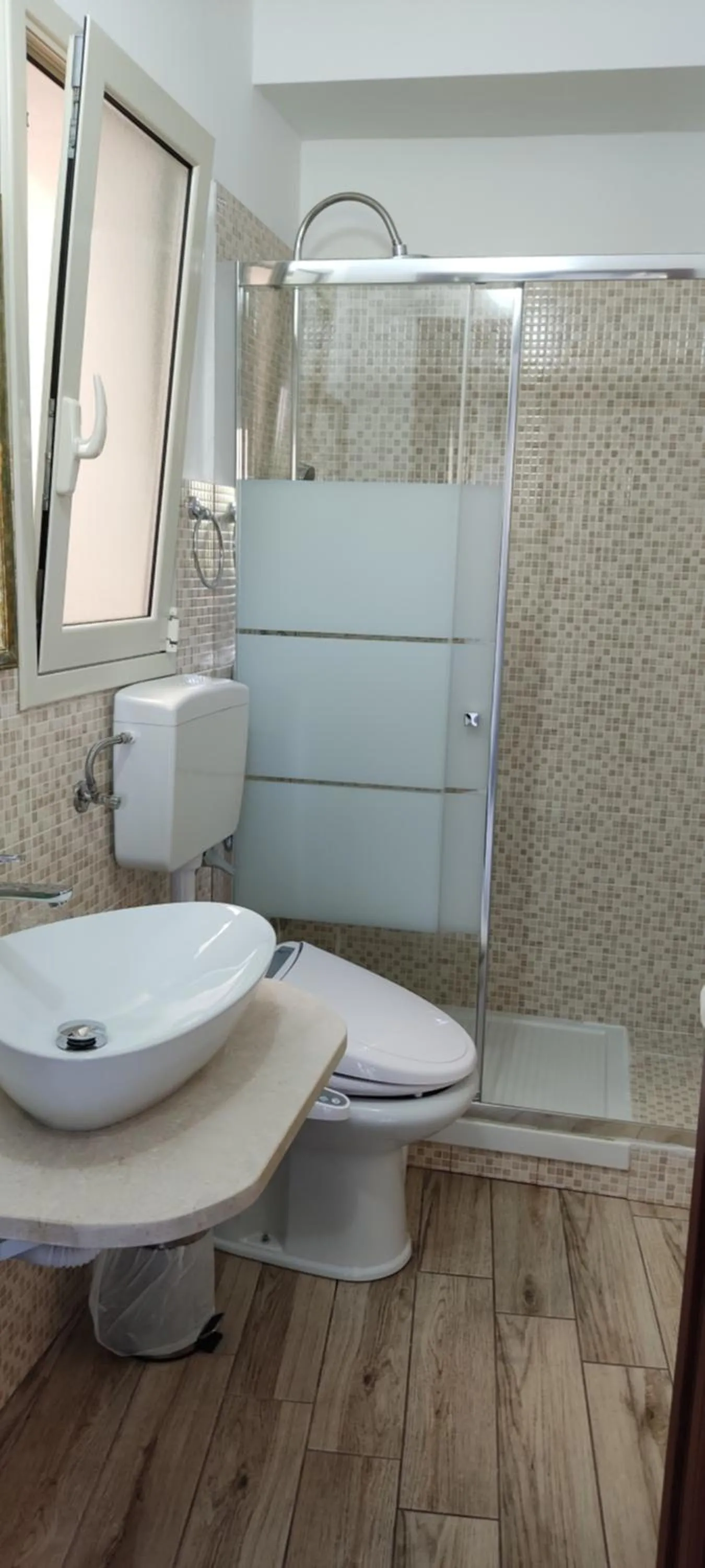 Shower in B&B AKROPOLIS