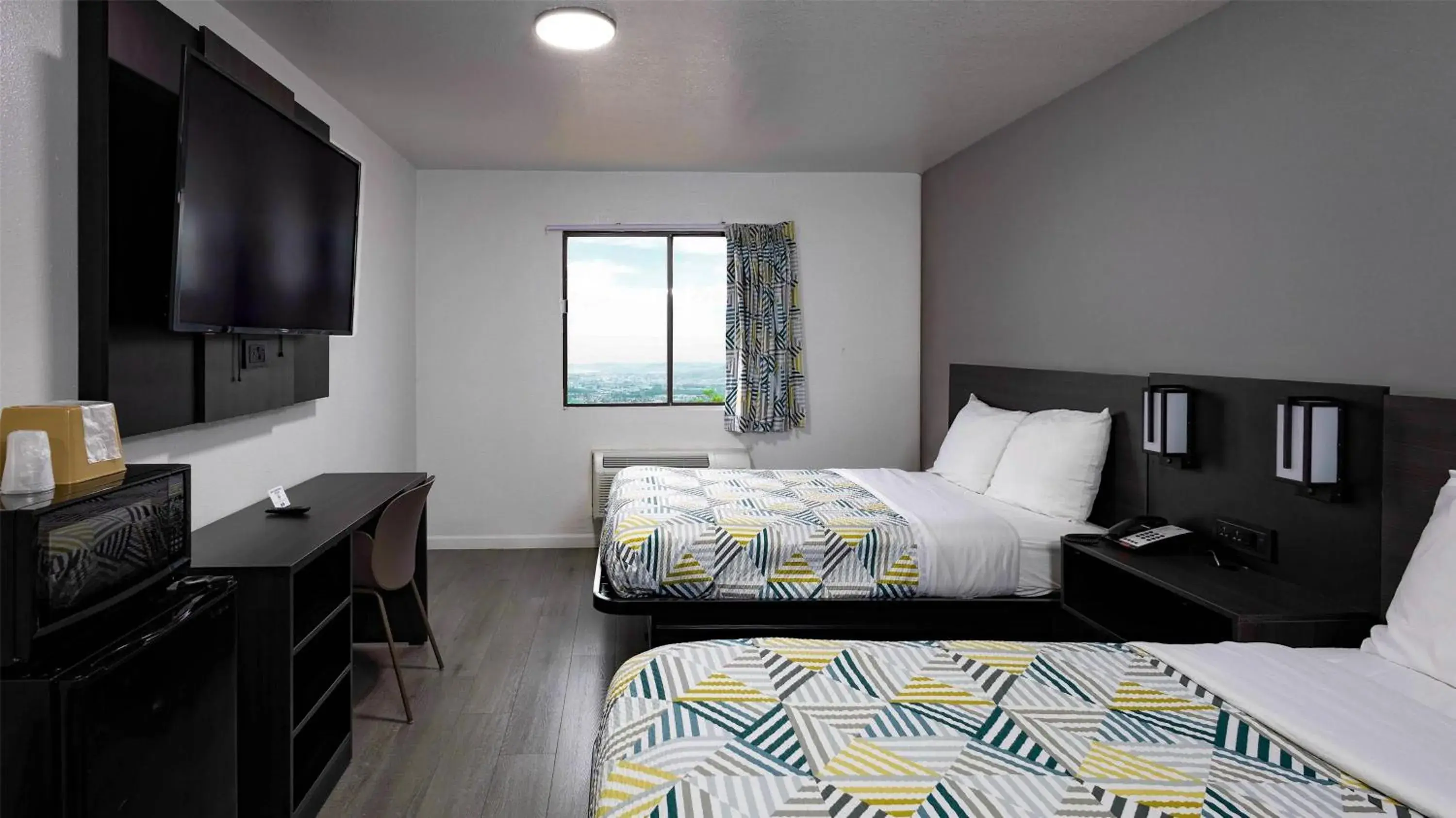 Bedroom, Bed in Motel 6 Dallas - Fair Park Bedroom, Bed in Motel 6 Dallas - Fair Park