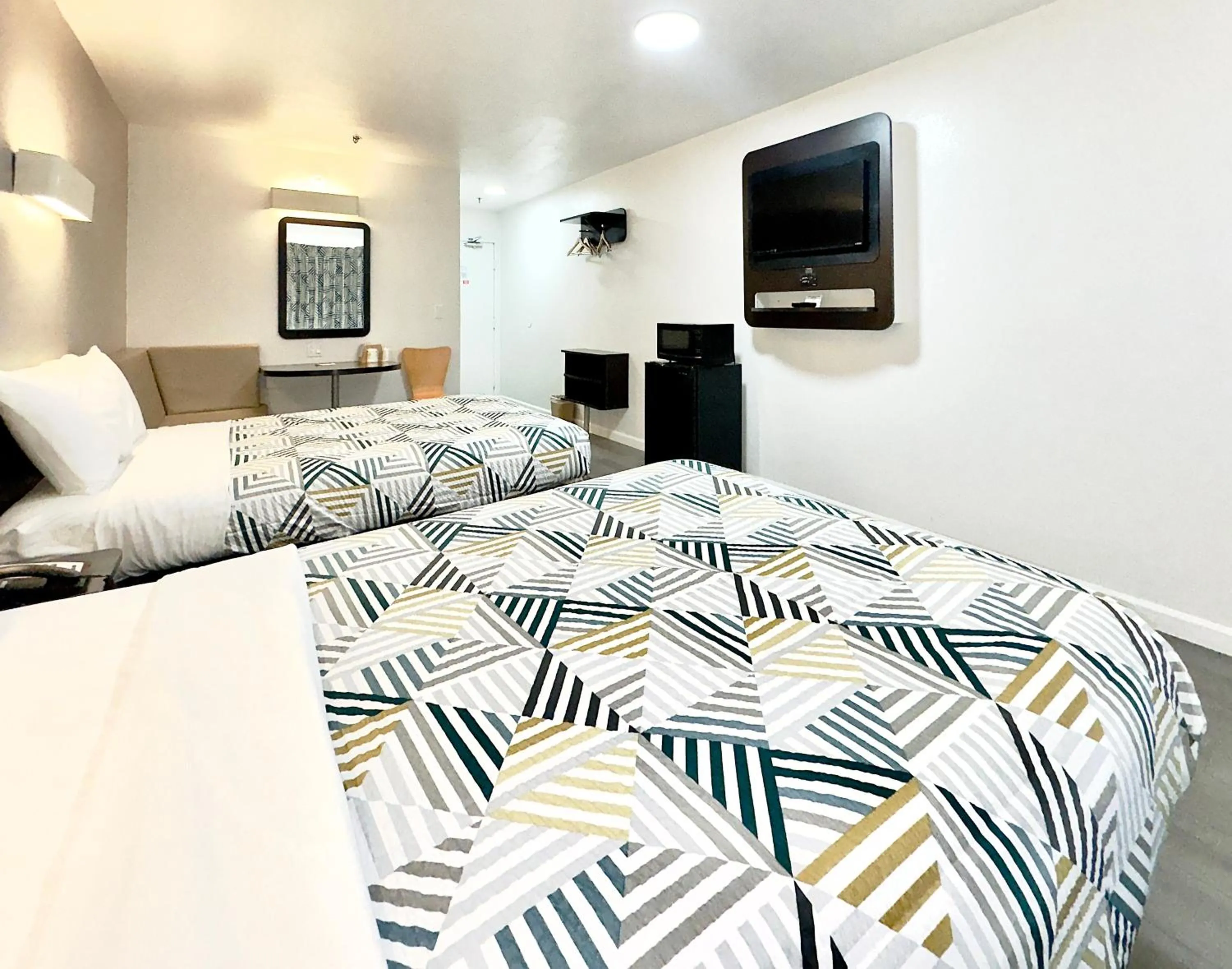 TV and multimedia, Bed in Motel 6 Dallas - Fair Park