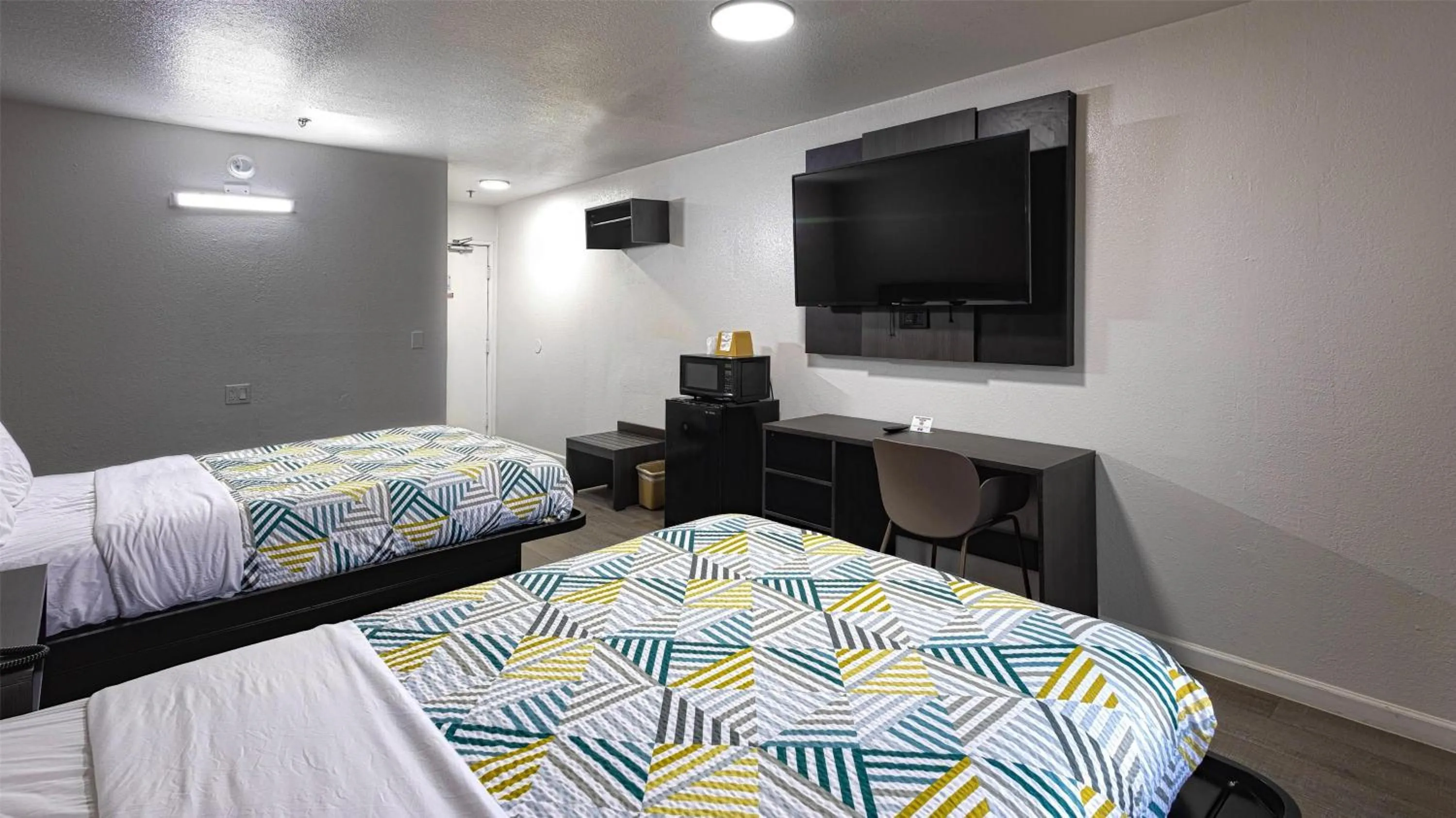 Bedroom, Bed in Motel 6 Dallas - Fair Park