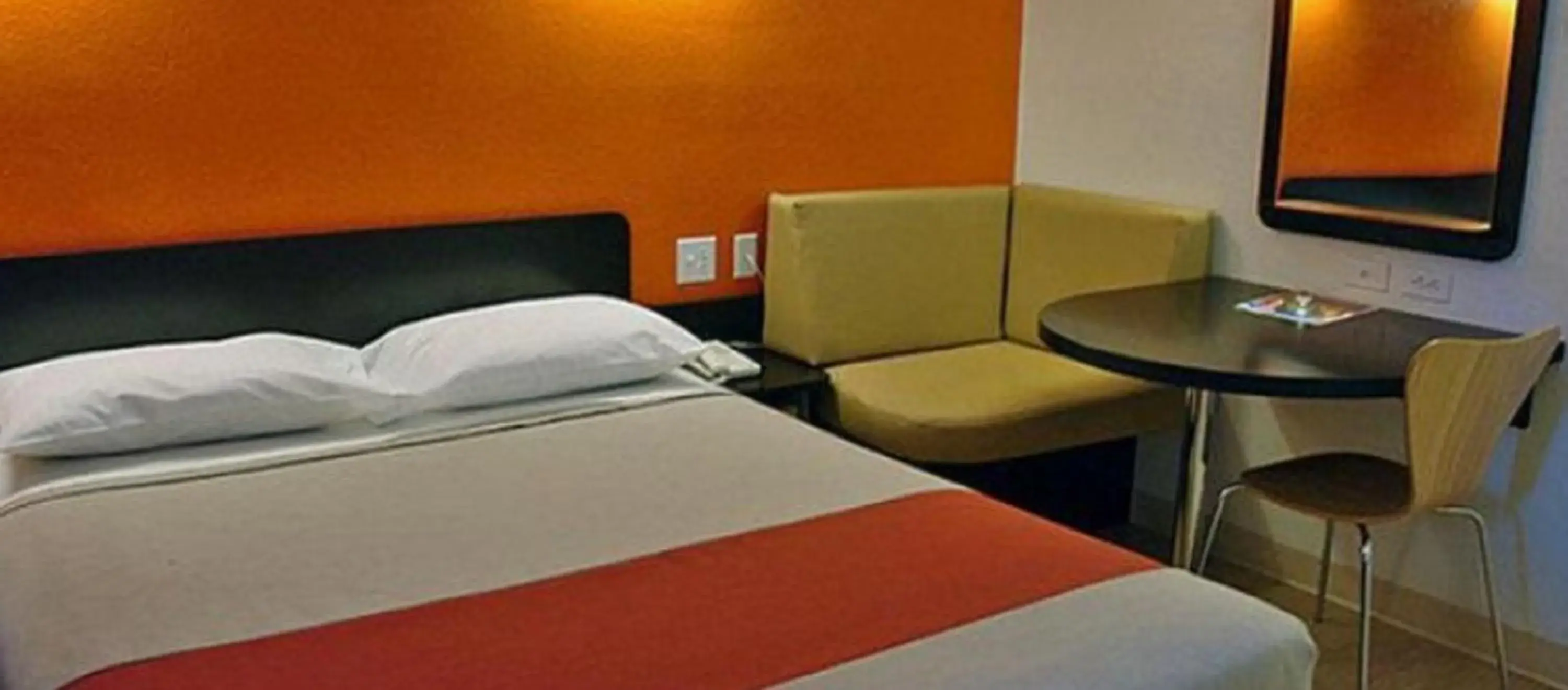 Photo of the whole room, Bed in Motel 6 Dallas - Fair Park