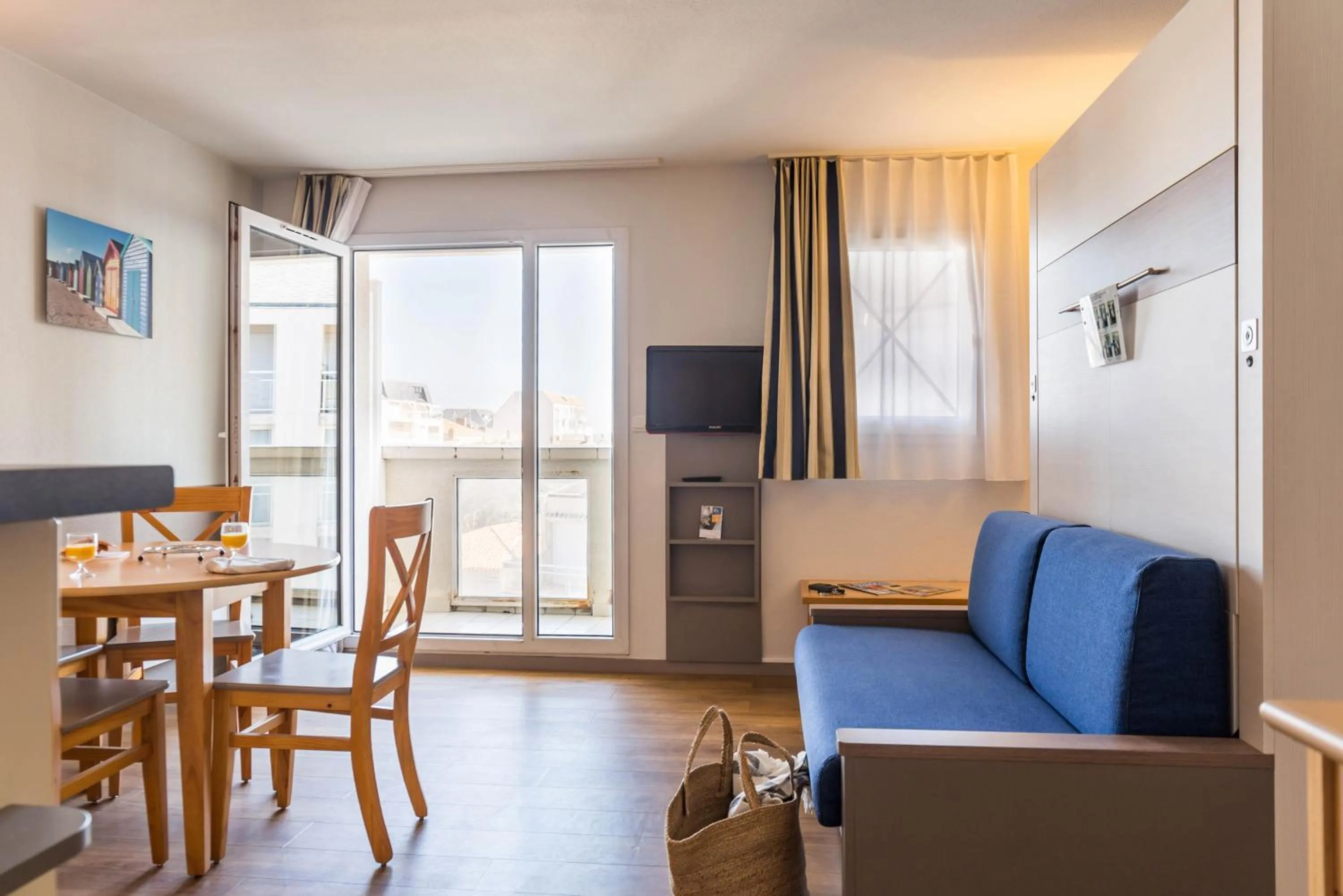 Communal lounge/ TV room in Résidence Pierre & Vacances La Baie des Sables