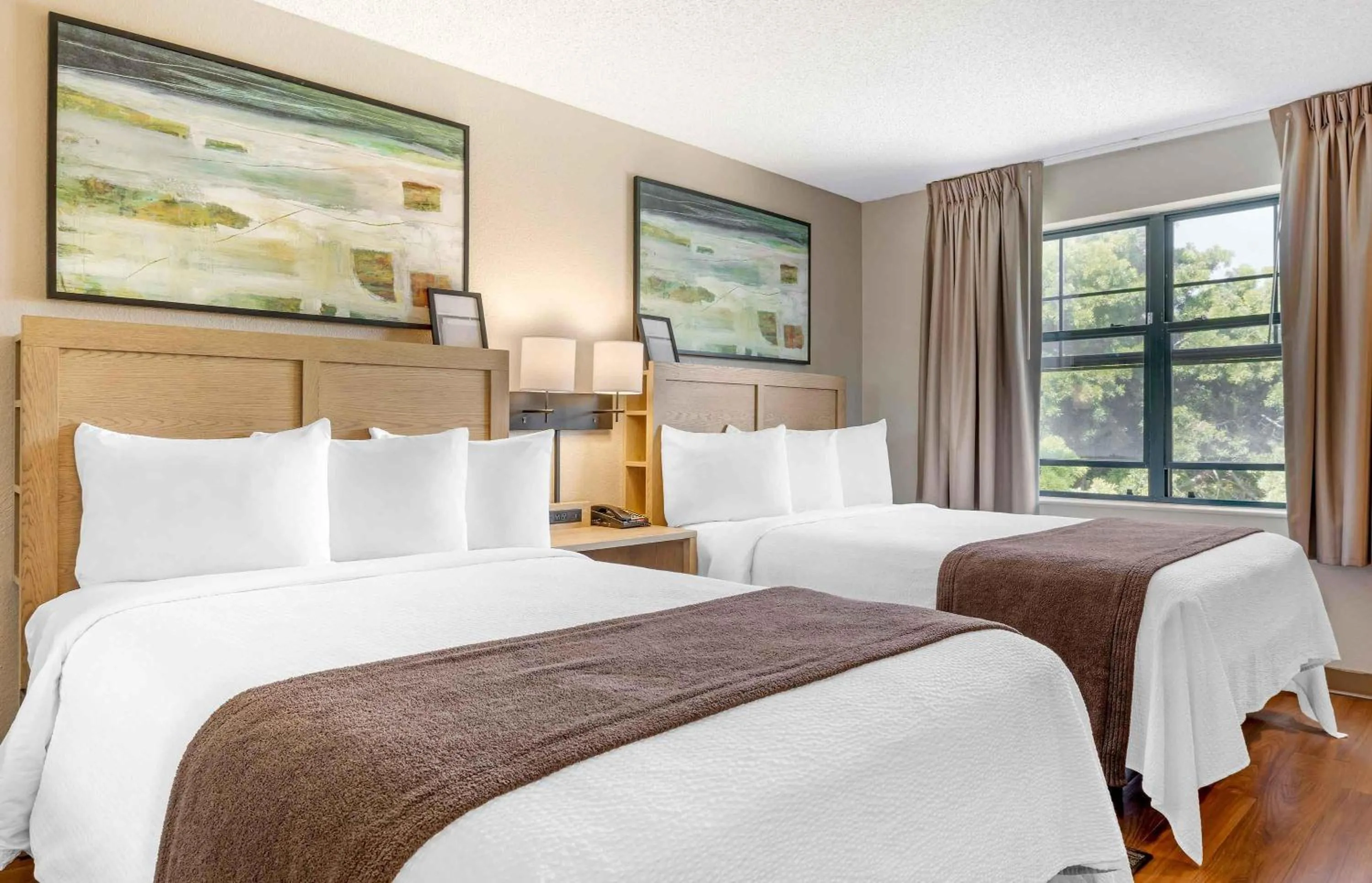 Bedroom, Bed in Extended Stay America Suites - San Diego - Carlsbad Village by the Sea