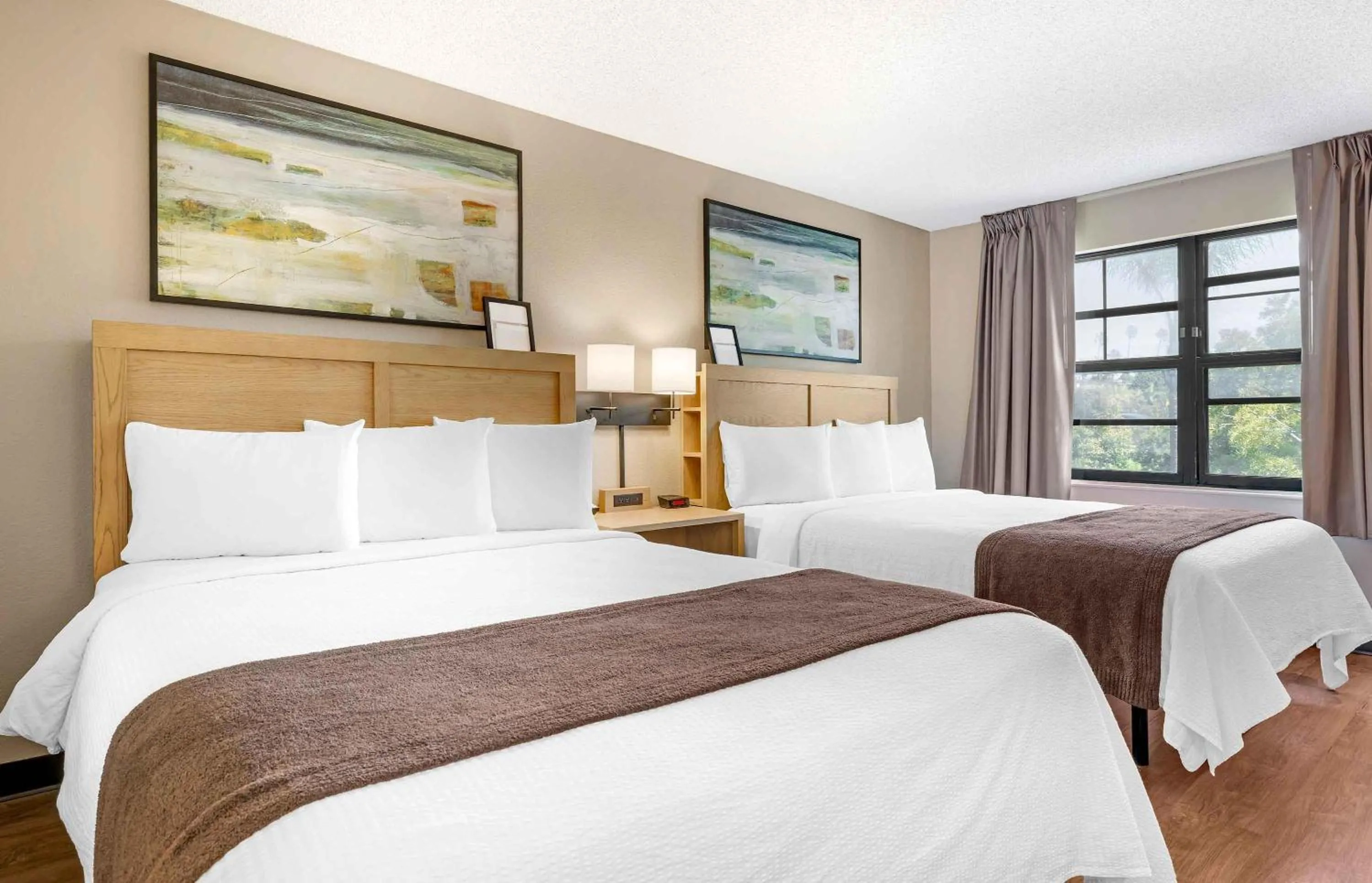 Bedroom, Bed in Extended Stay America Suites - San Diego - Carlsbad Village by the Sea