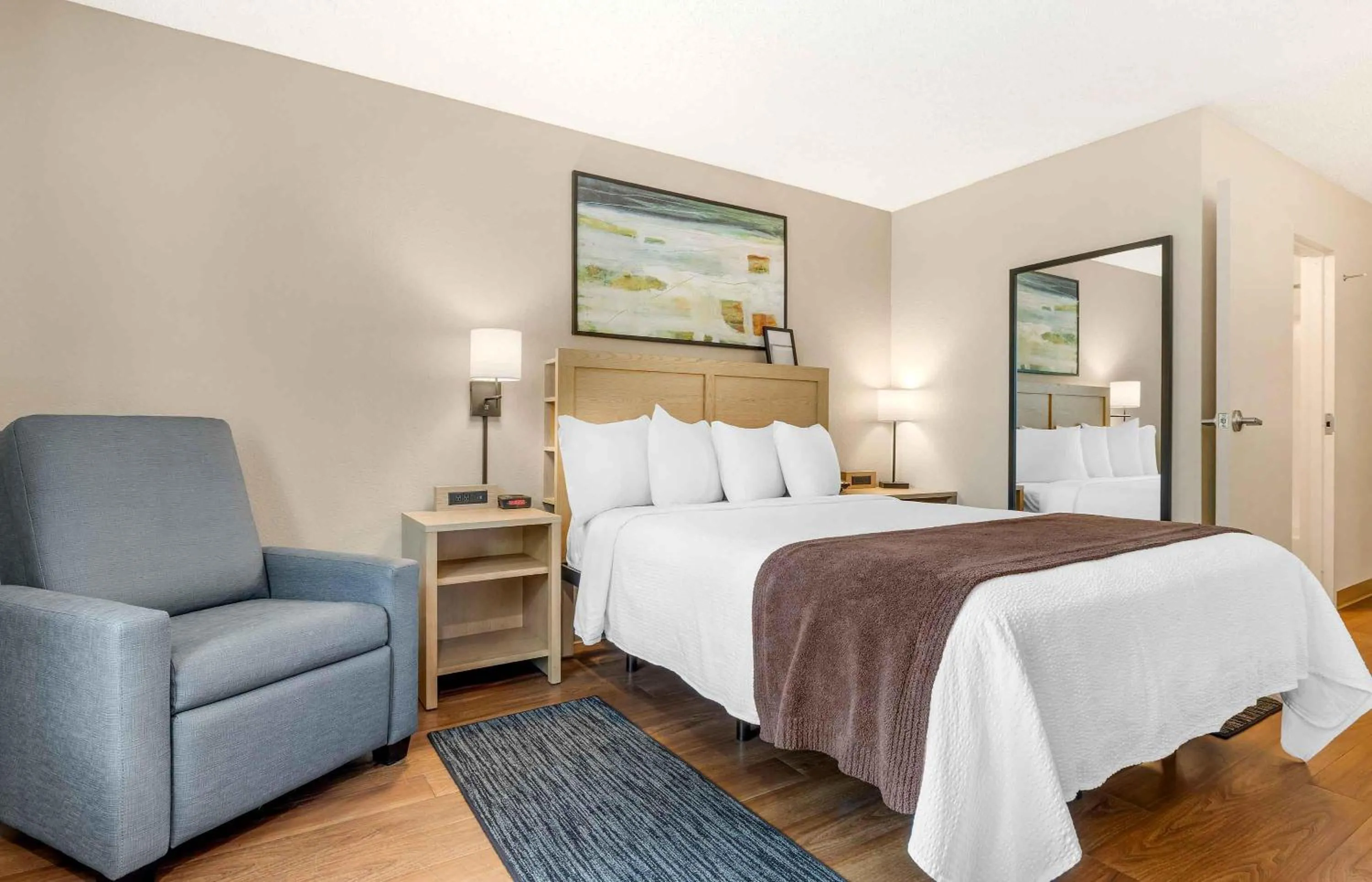 Bedroom, Bed in Extended Stay America Suites - San Diego - Carlsbad Village by the Sea
