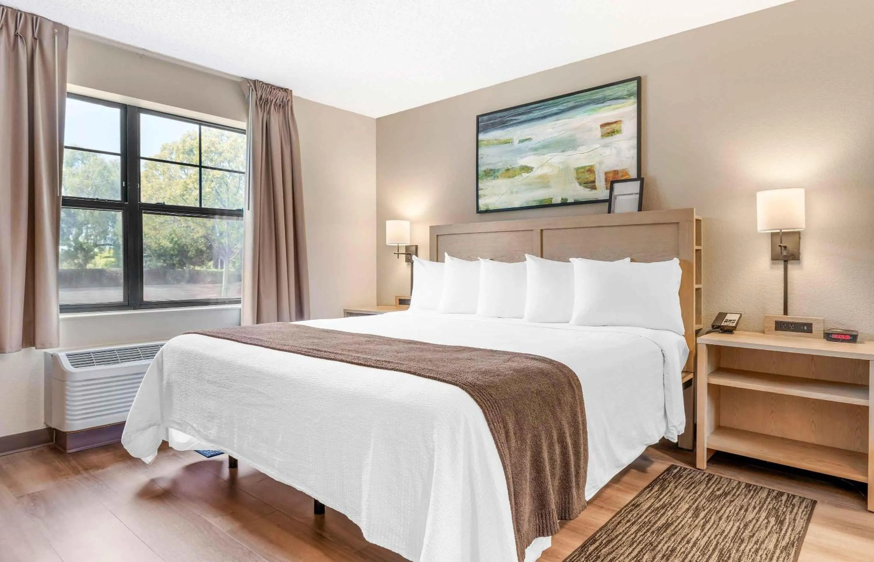 Bedroom, Bed in Extended Stay America Suites - San Diego - Carlsbad Village by the Sea