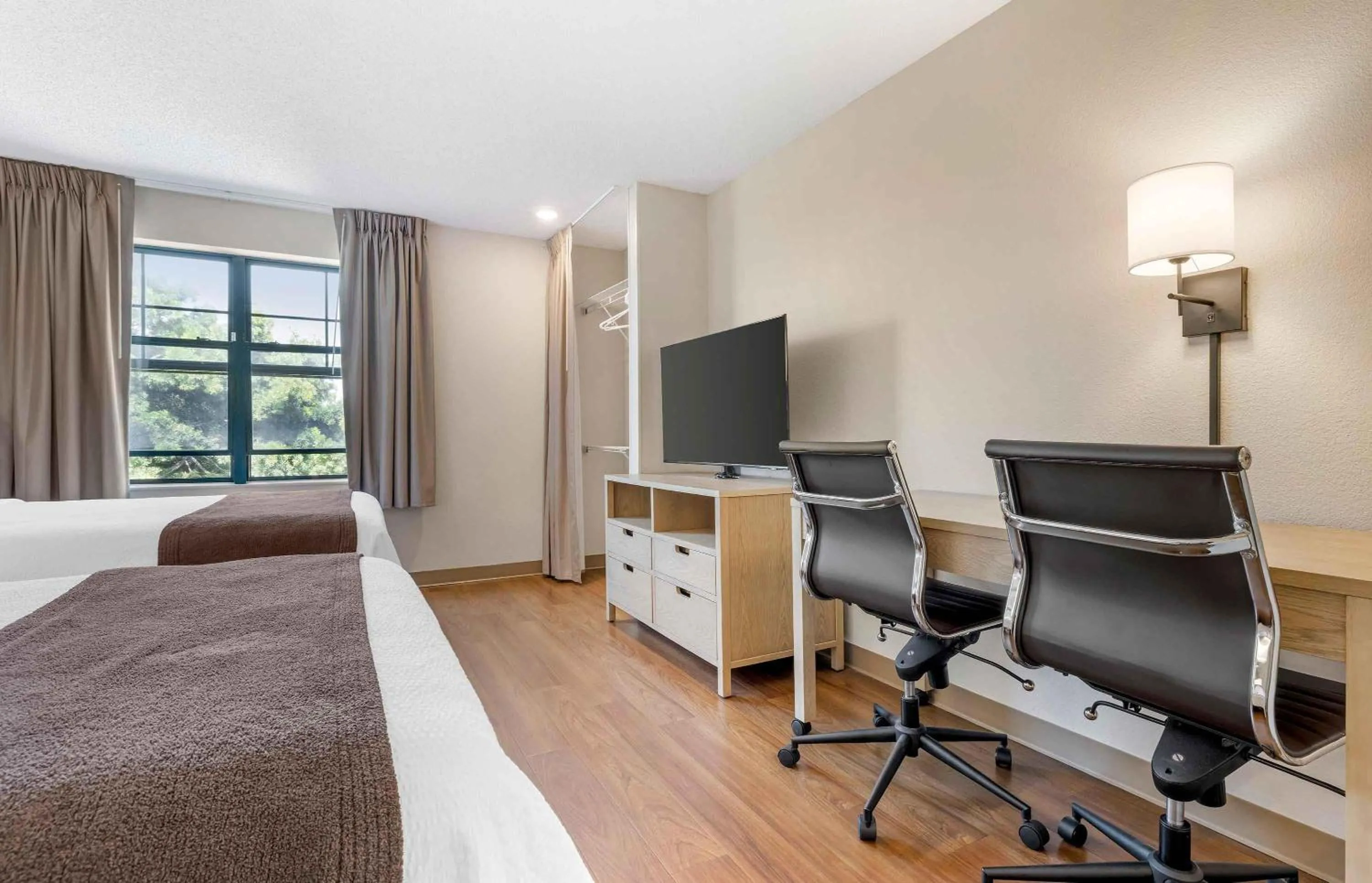 Bedroom, Bed in Extended Stay America Suites - San Diego - Carlsbad Village by the Sea