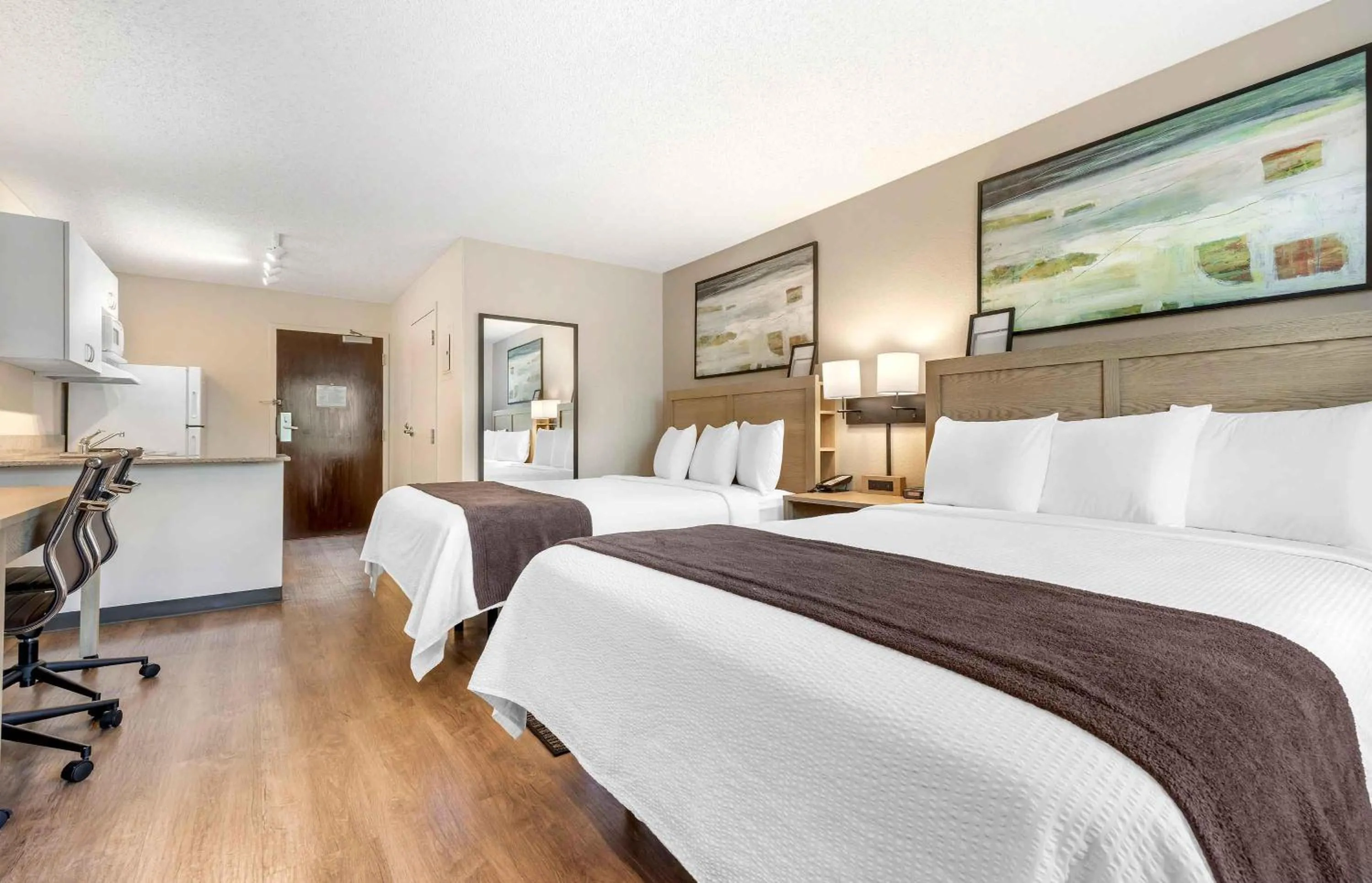 Bedroom, Bed in Extended Stay America Suites - San Diego - Carlsbad Village by the Sea