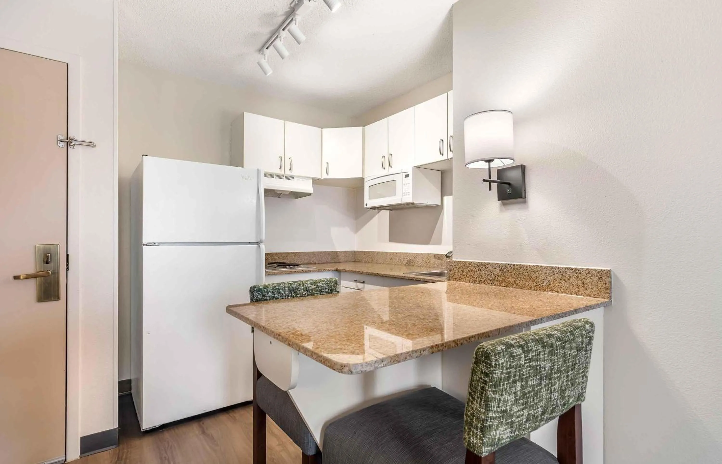 Kitchen or kitchenette in Extended Stay America Suites - San Diego - Carlsbad Village by the Sea