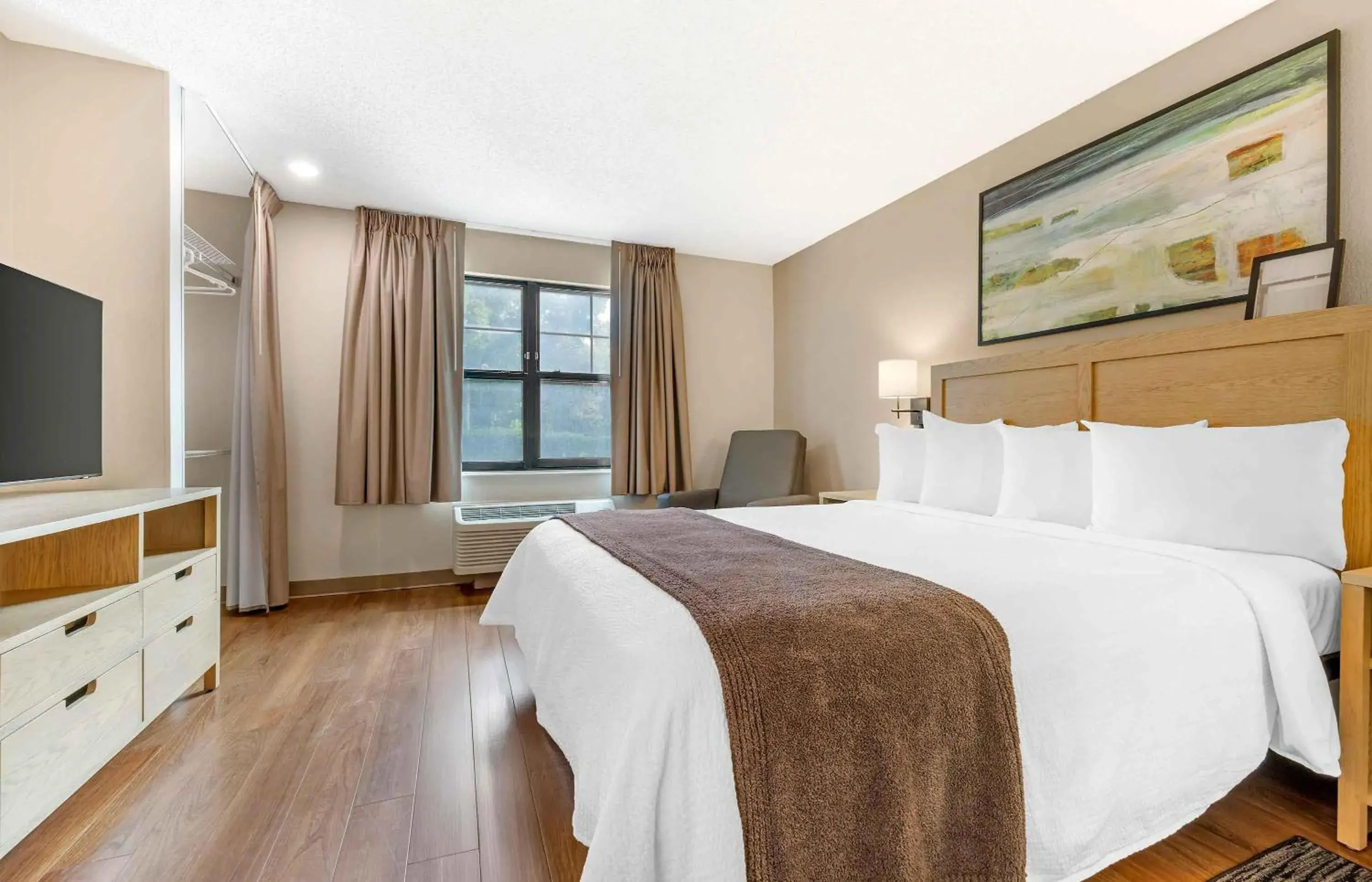 Bedroom, Bed in Extended Stay America Suites - San Diego - Carlsbad Village by the Sea Bedroom, Bed in Extended Stay America Suites - San Diego - Carlsbad Village by the Sea