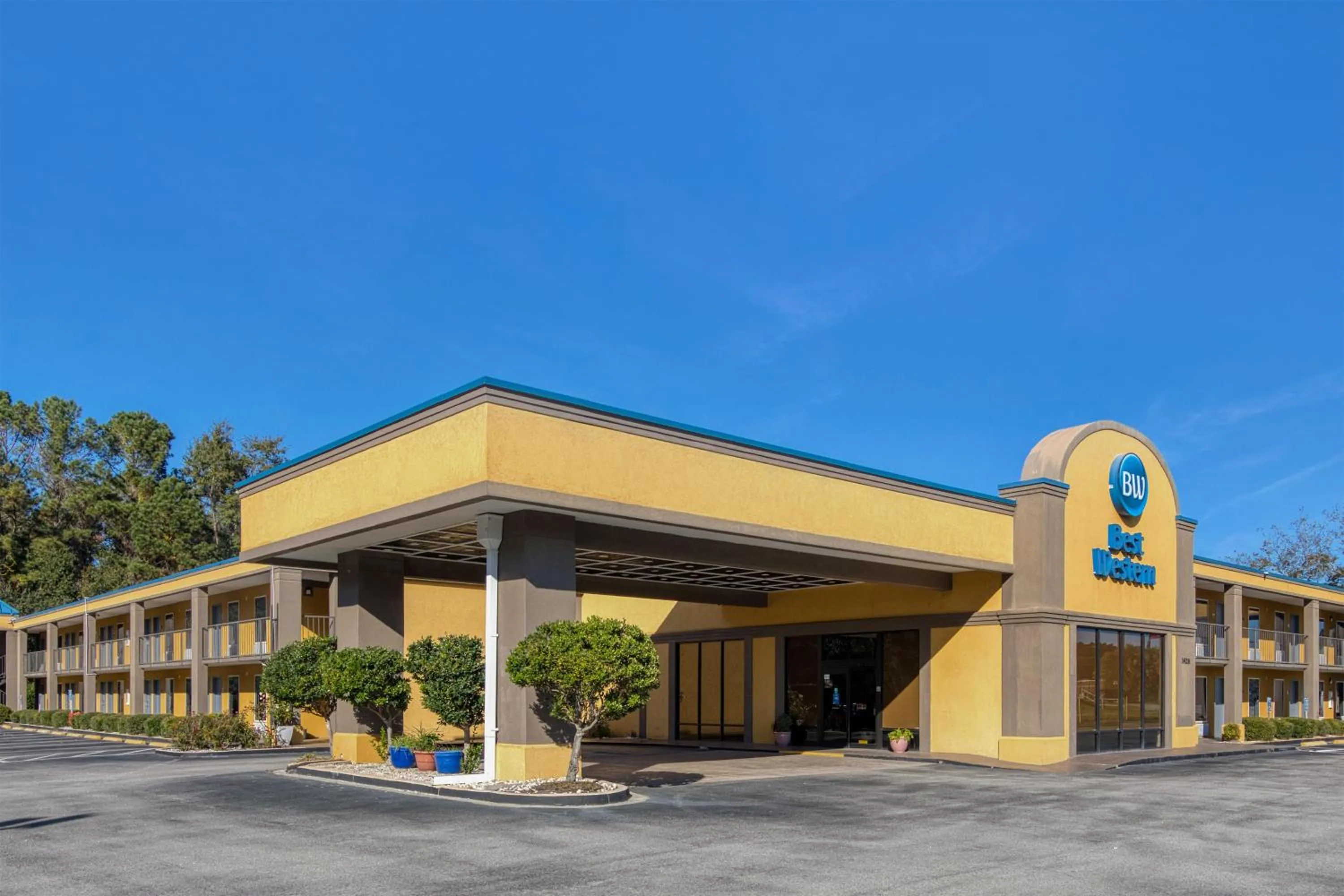 Property building in Best Western Of Walterboro