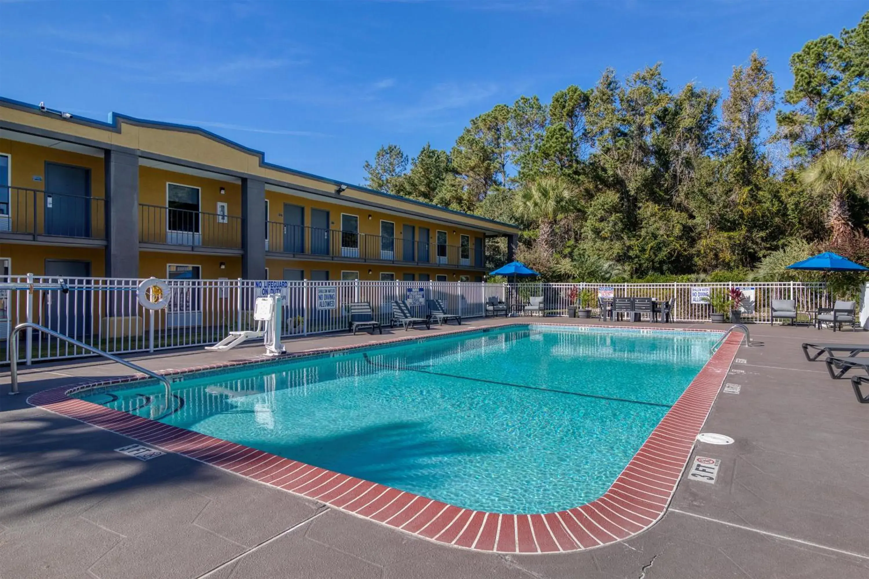 Pool view in Best Western Of Walterboro Pool view in Best Western Of Walterboro
