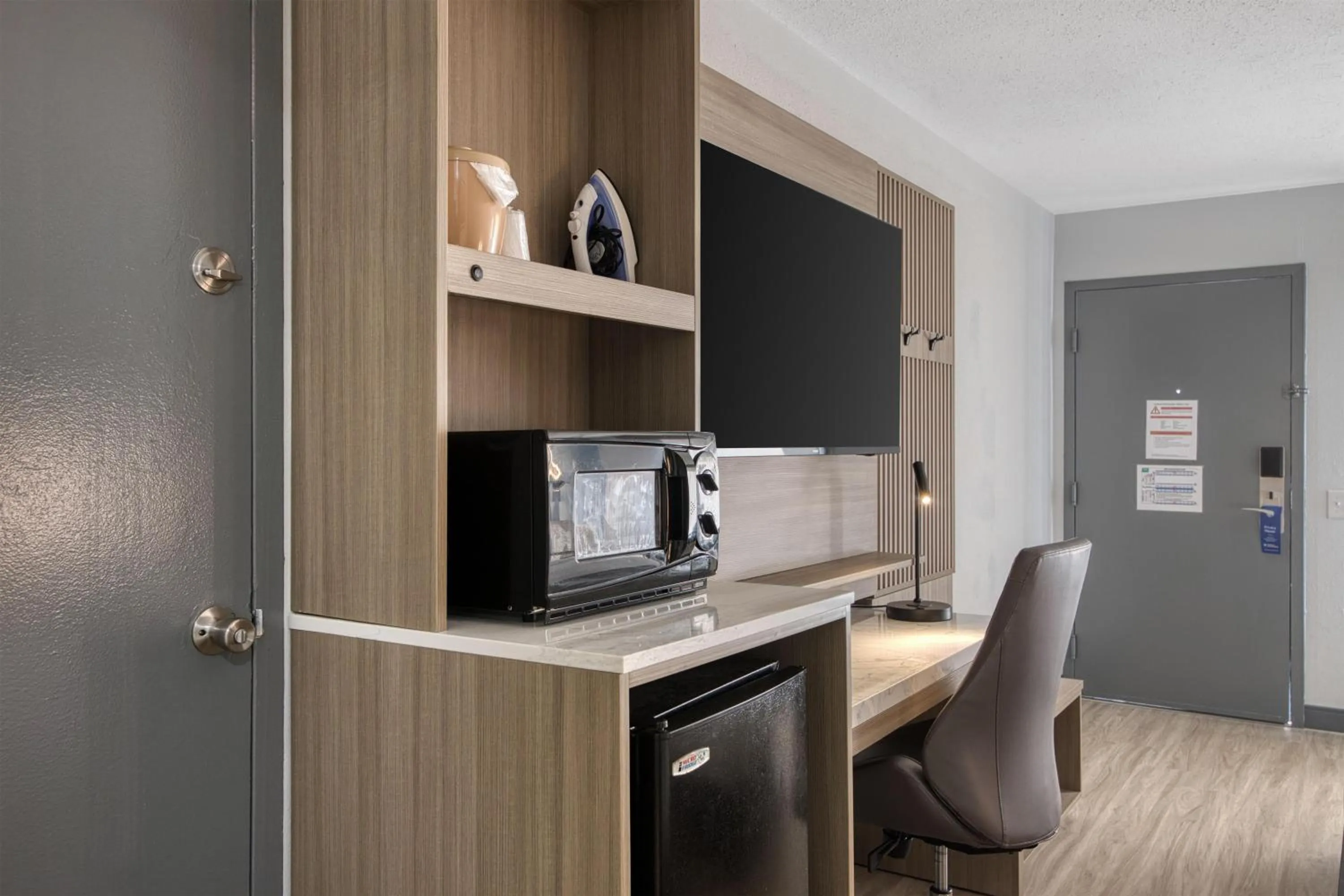 Bedroom in Best Western Of Walterboro