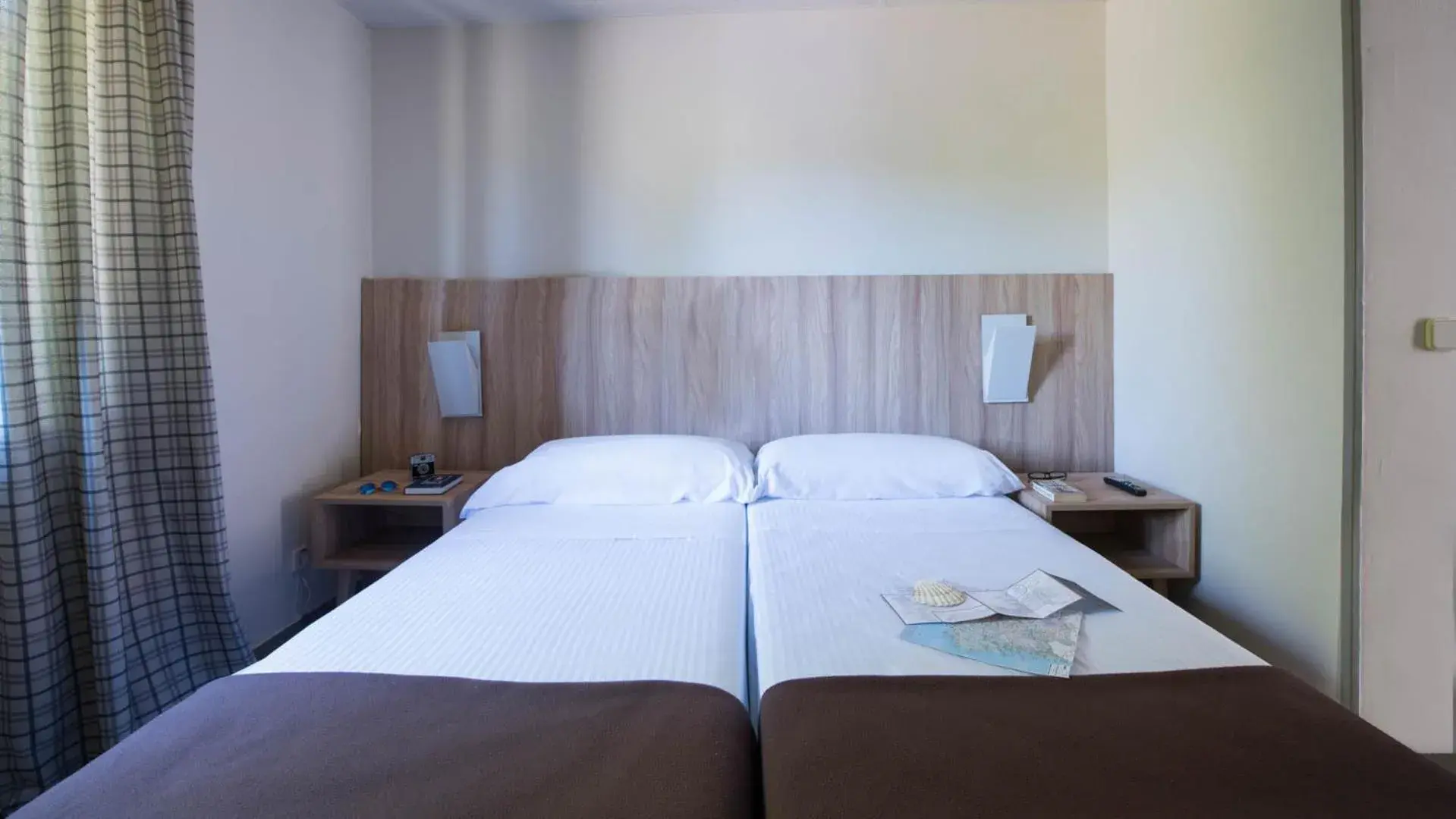 Bed in Albergue Monte Do Gozo Bed in Albergue Monte Do Gozo