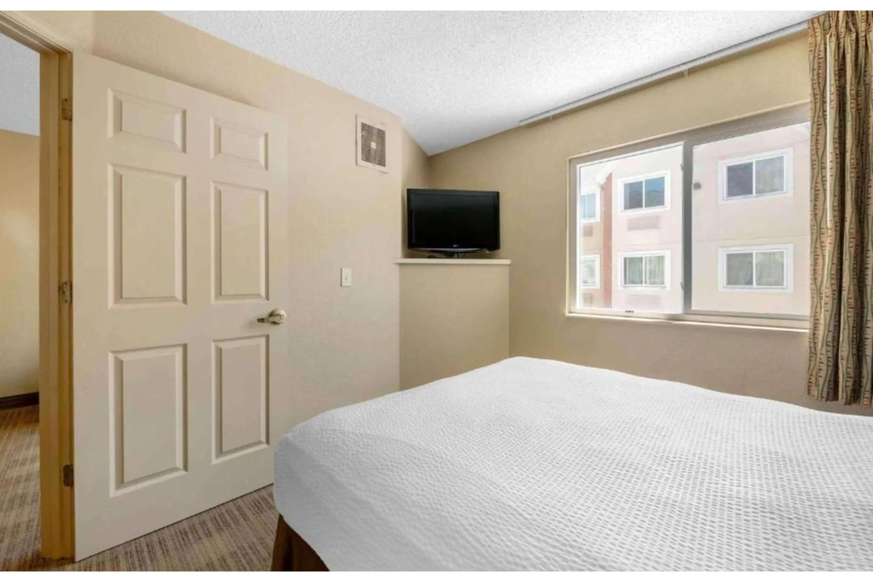 Bedroom, Bed in Extended Stay America Suites - Fishkill - Route 9