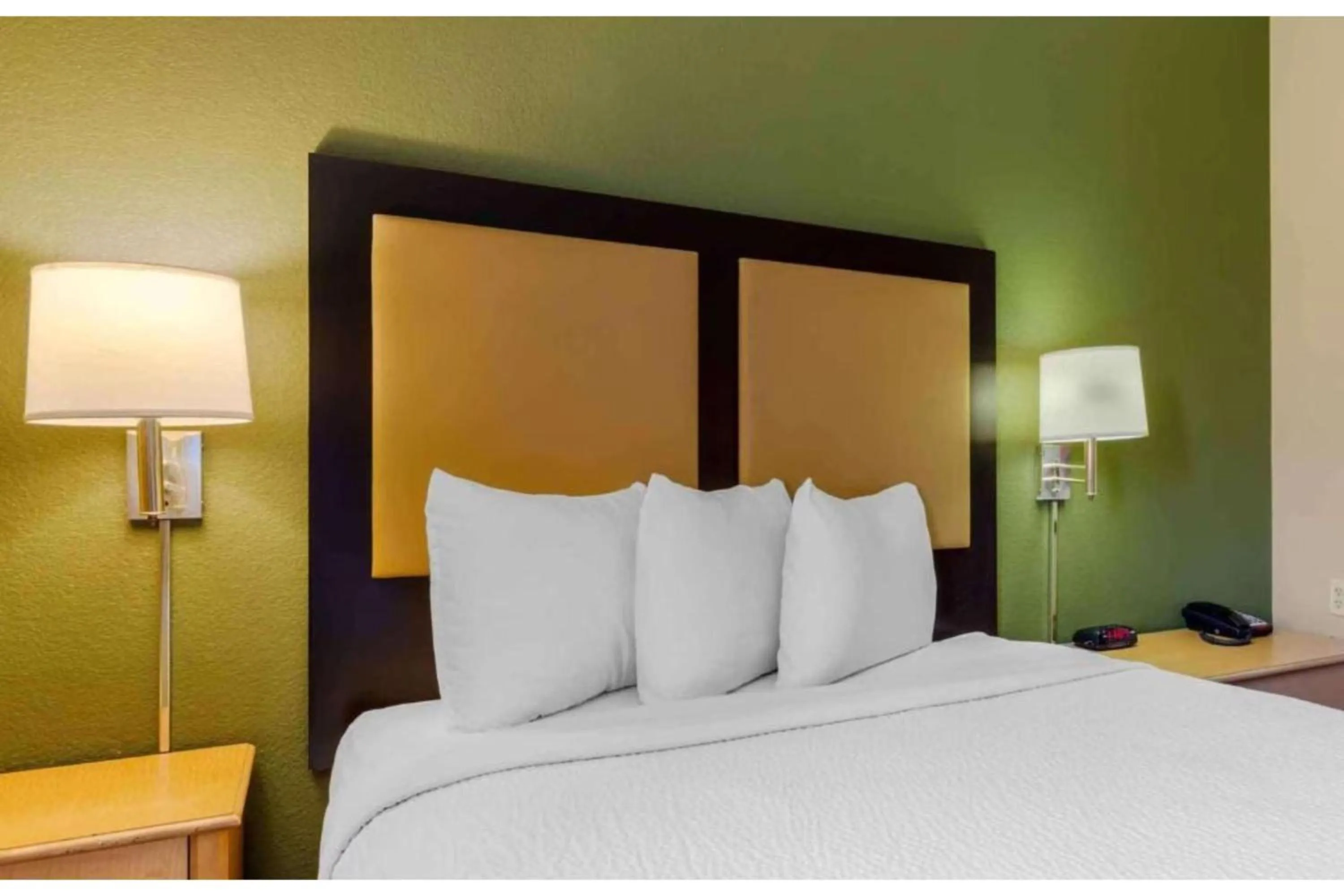 Bedroom, Bed in Extended Stay America Suites - Fishkill - Route 9