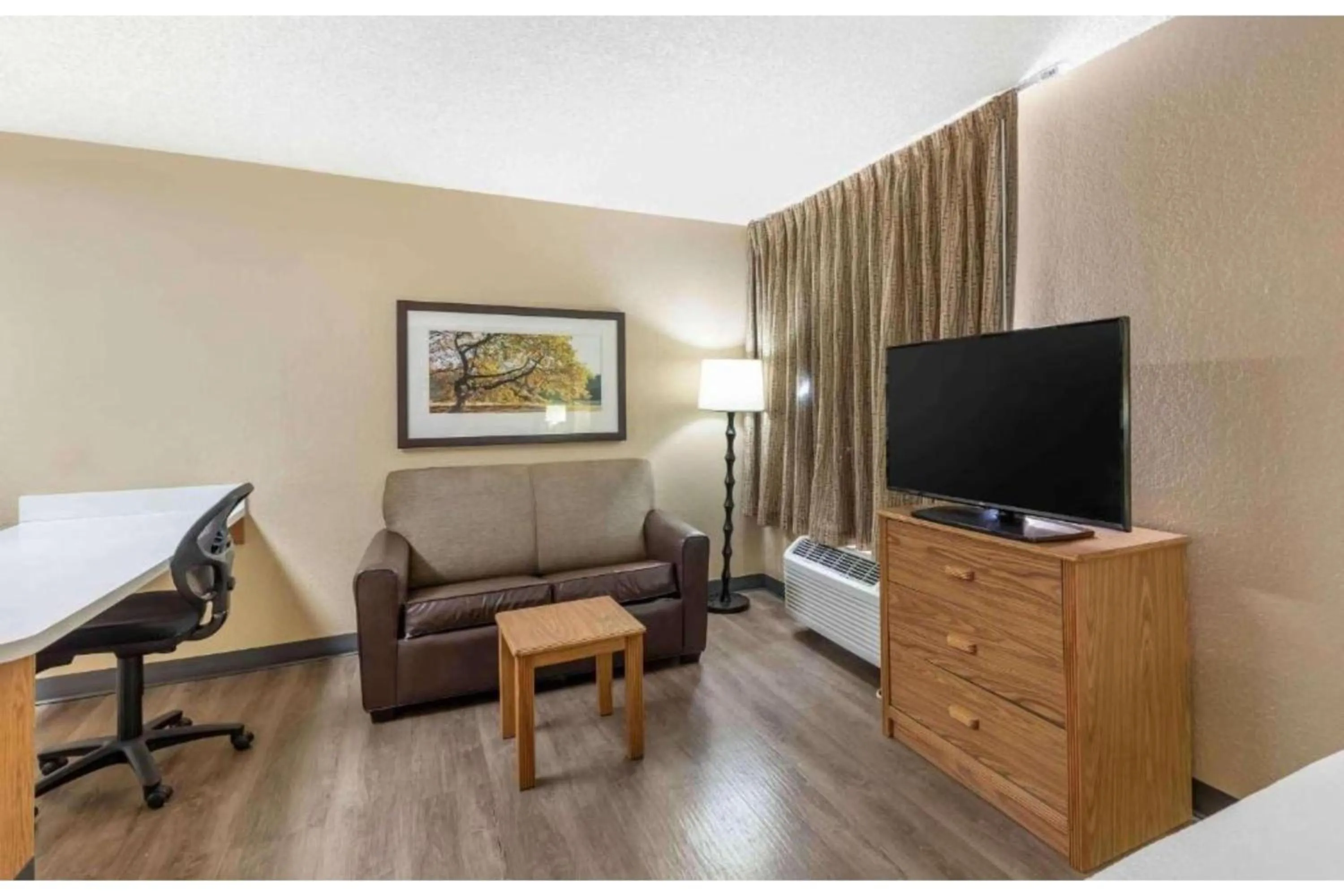 TV and multimedia in Extended Stay America Suites - Fishkill - Route 9