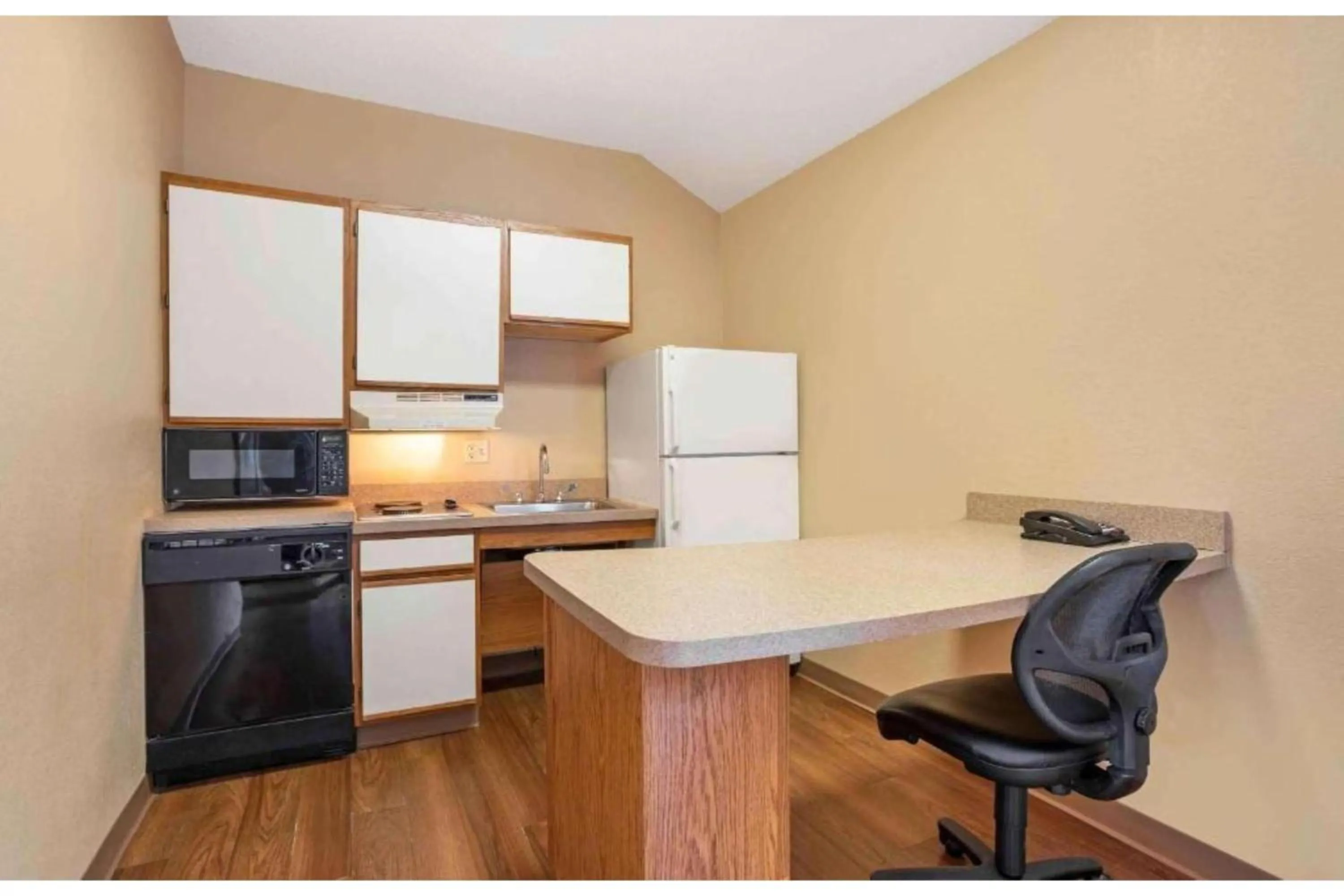 kitchen in Extended Stay America Suites - Fishkill - Route 9
