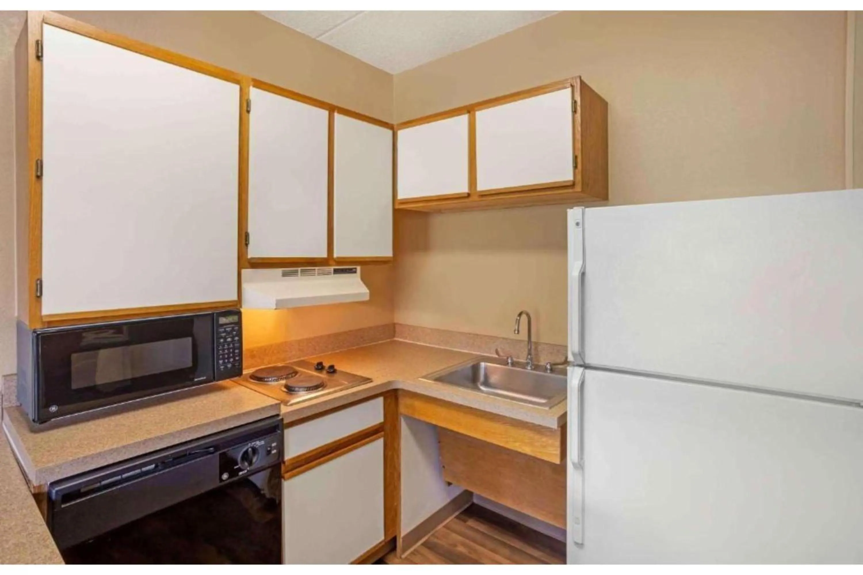 kitchen in Extended Stay America Suites - Fishkill - Route 9