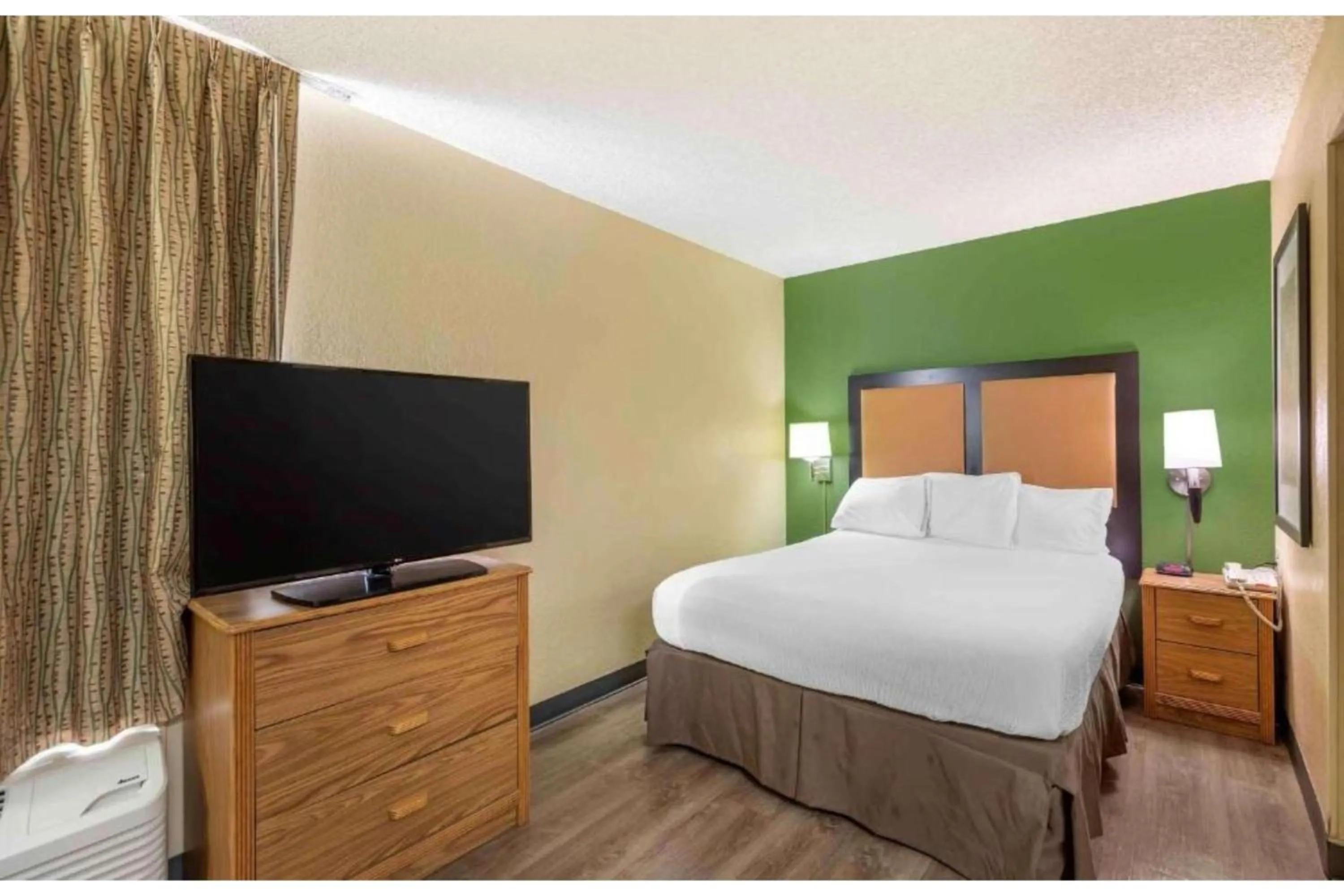 Bedroom, Bed in Extended Stay America Suites - Fishkill - Route 9