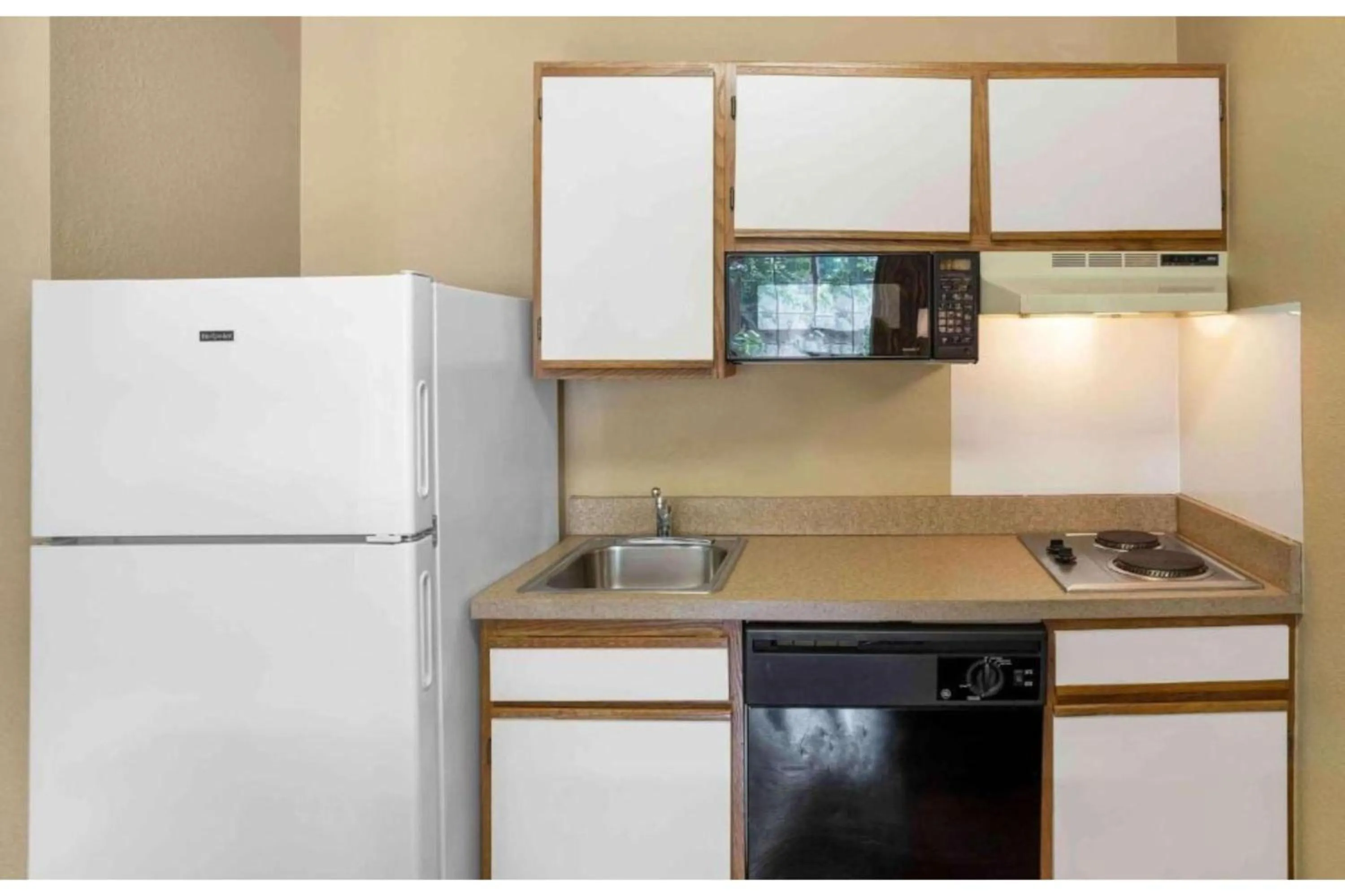 kitchen in Extended Stay America Suites - Fishkill - Route 9