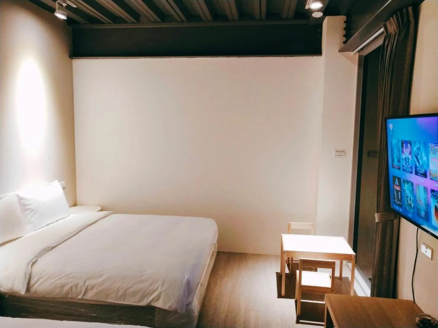 Communal lounge/ TV room, Bed in 想駐逢甲 Shine Residence