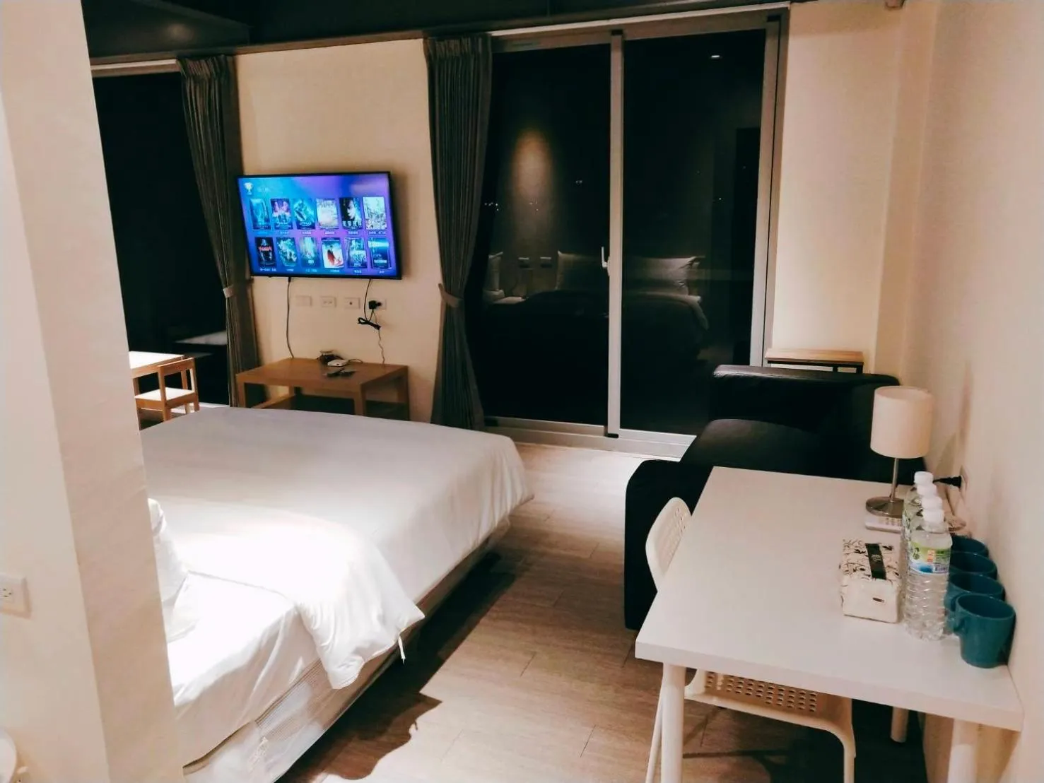 Communal lounge/ TV room, Bed in 想駐逢甲 Shine Residence