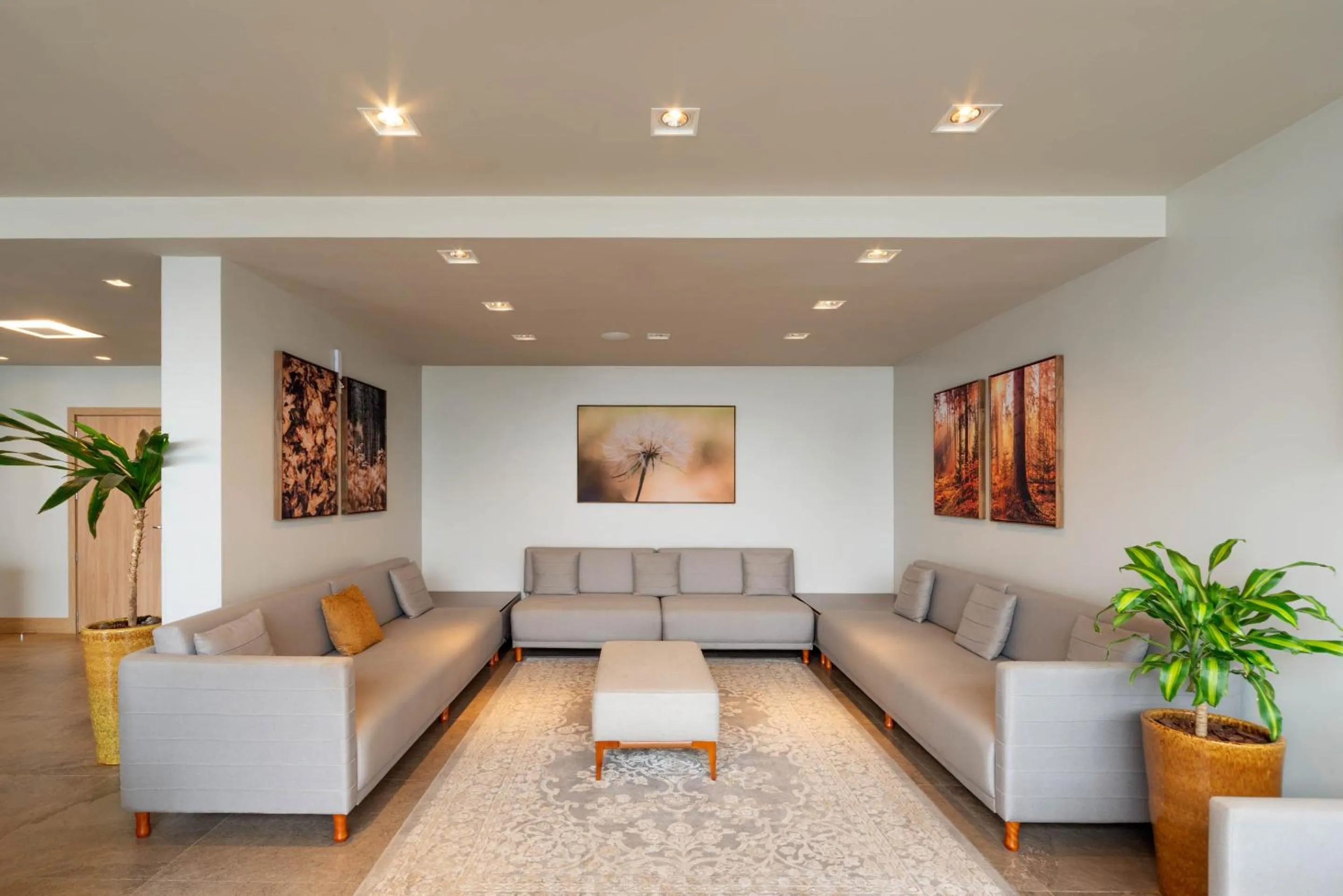 Communal lounge/ TV room in Hotel Laghetto Fratello