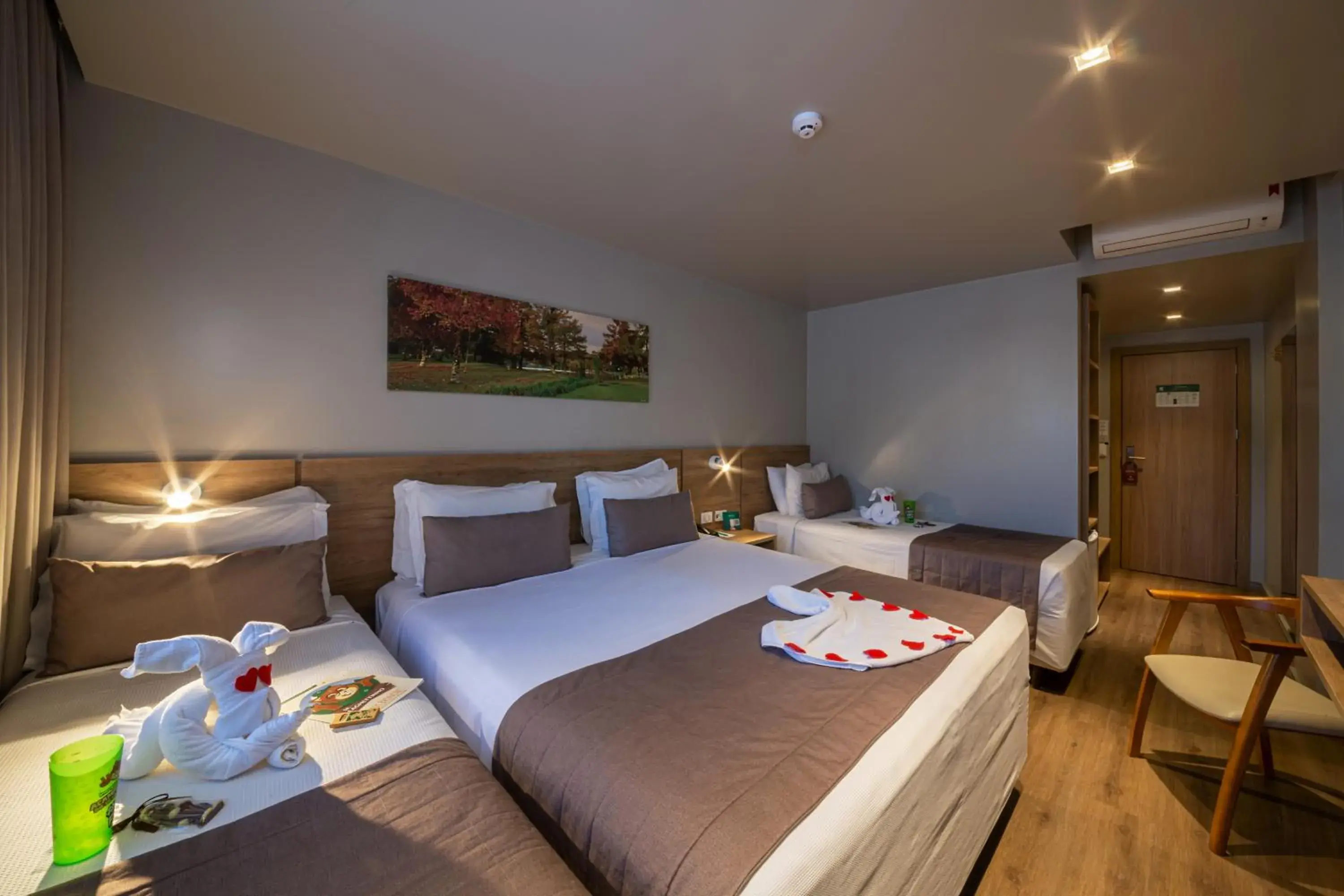 Luxury Quadruple Room in Hotel Laghetto Fratello Luxury Quadruple Room in Hotel Laghetto Fratello