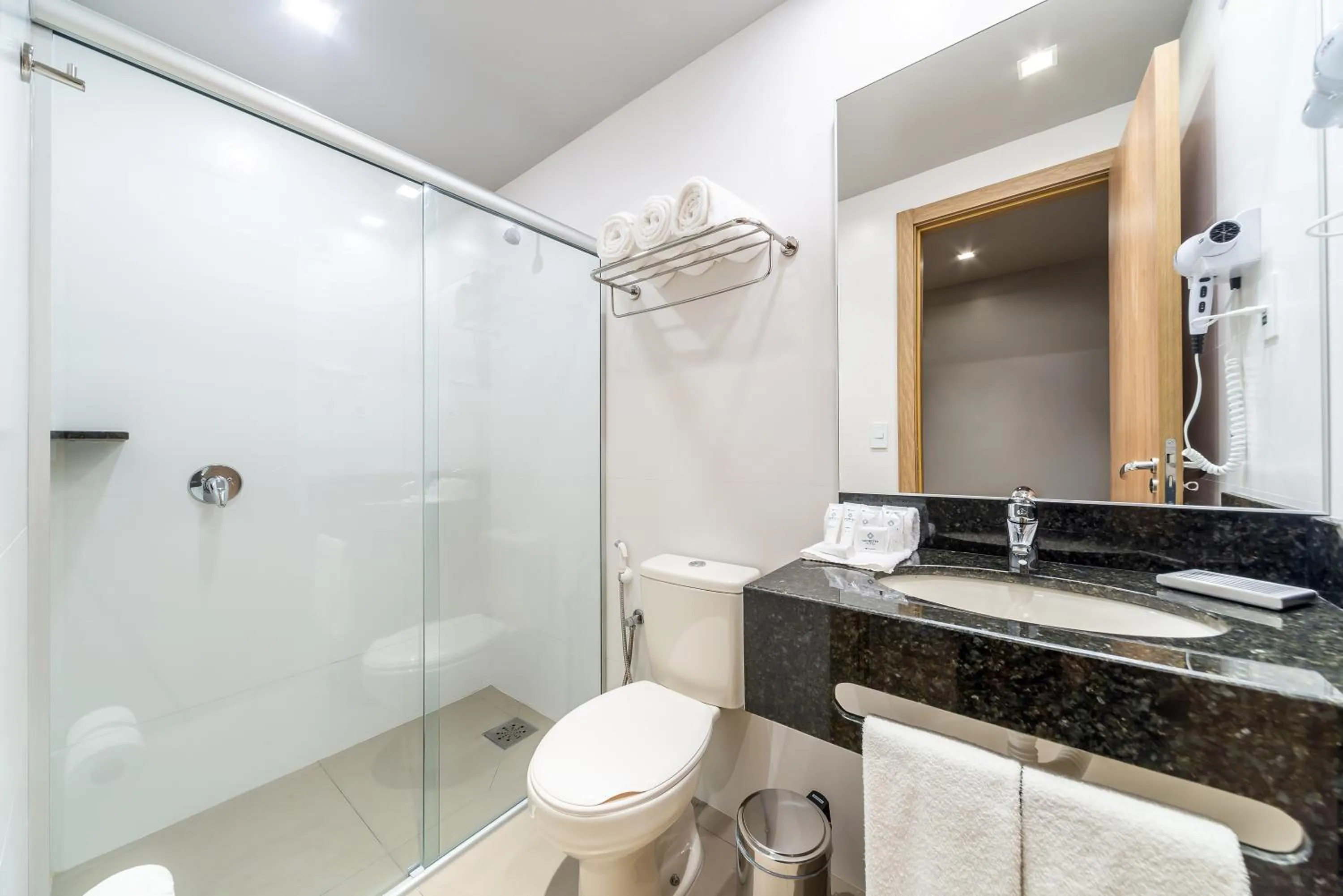 Bathroom in Hotel Laghetto Fratello