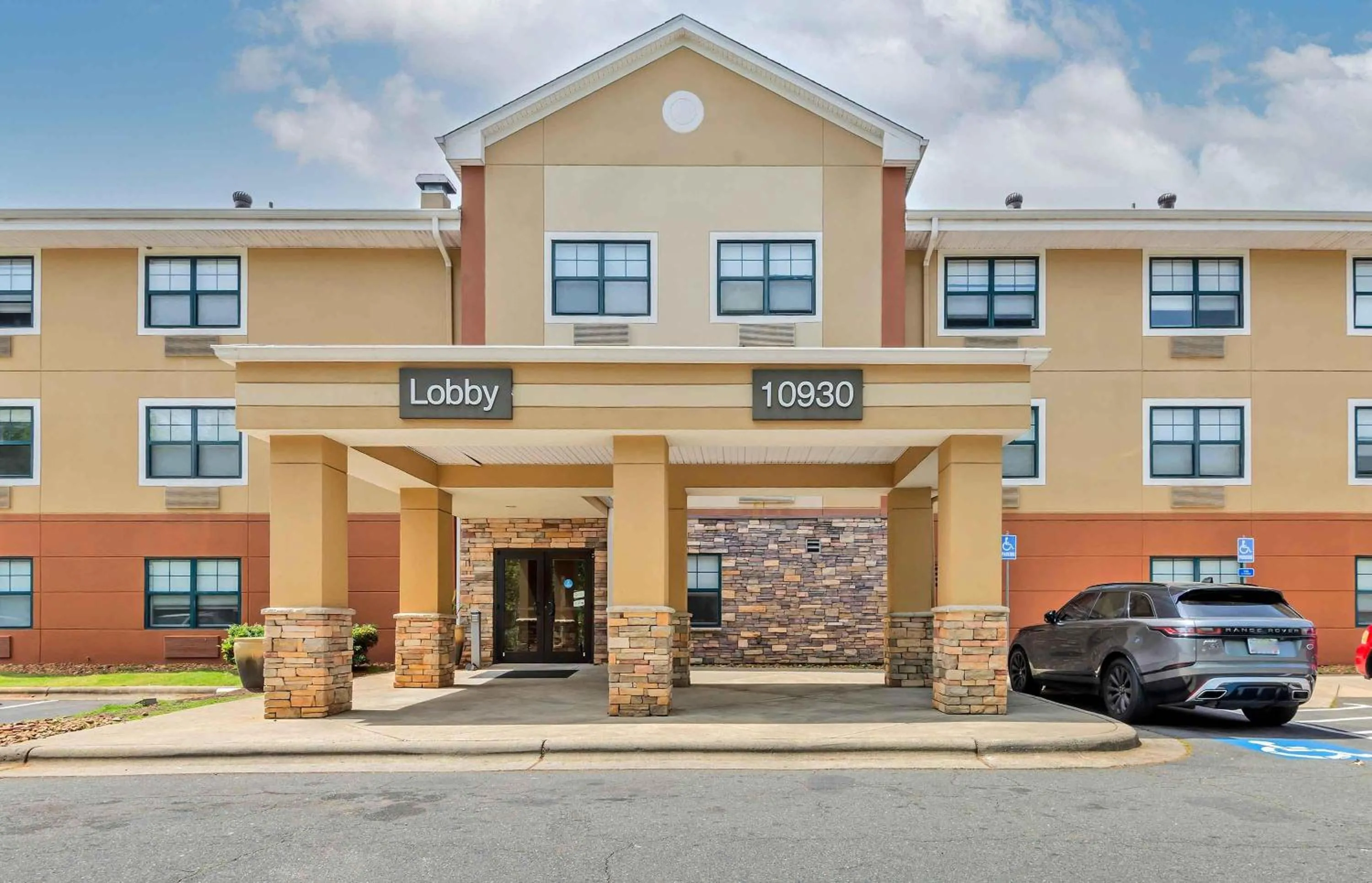 Property building in Extended Stay America Suites - Charlotte - Pineville - Park Rd