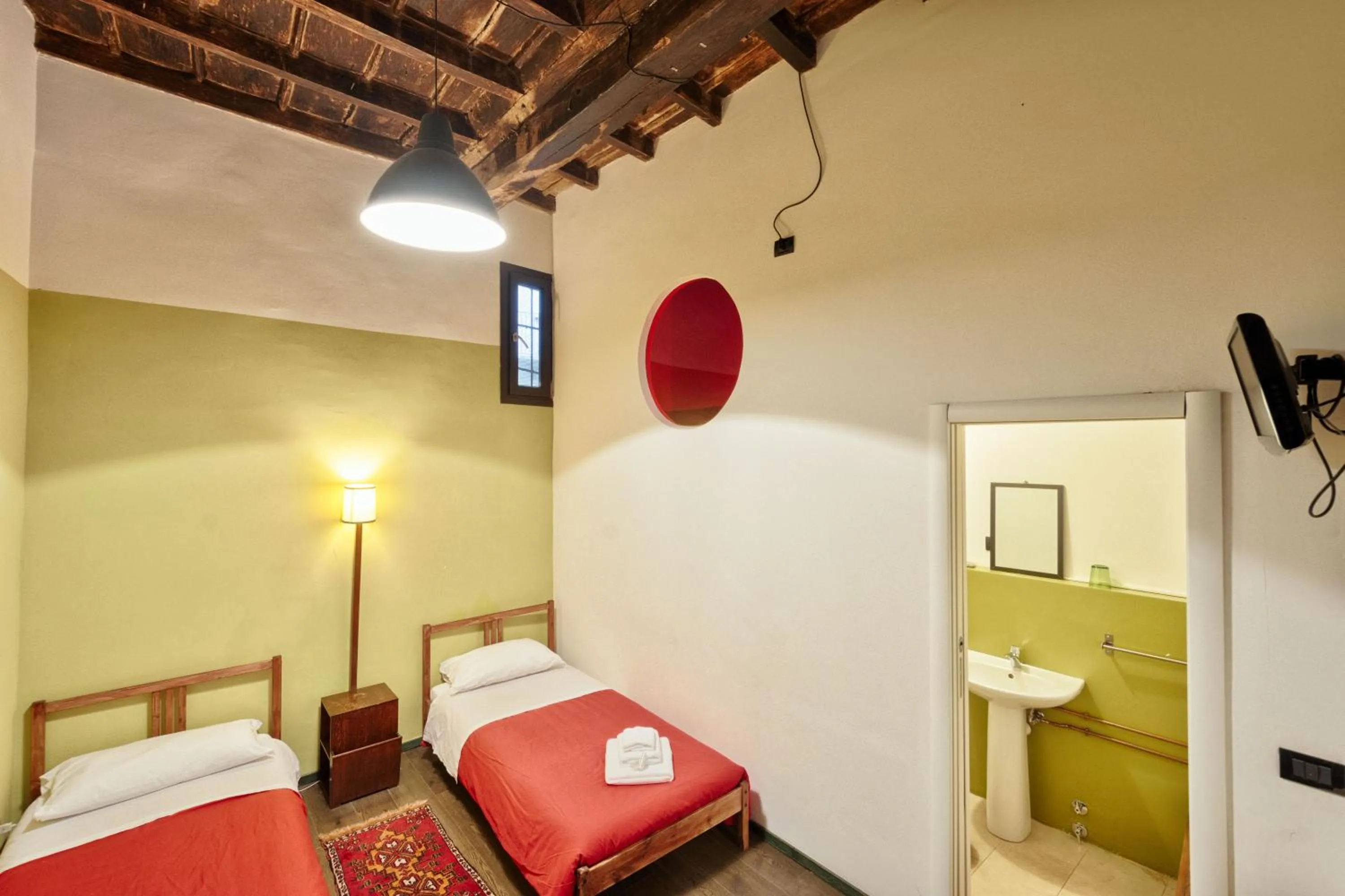 Photo of the whole room, Bed in Le petit coeur de la ville