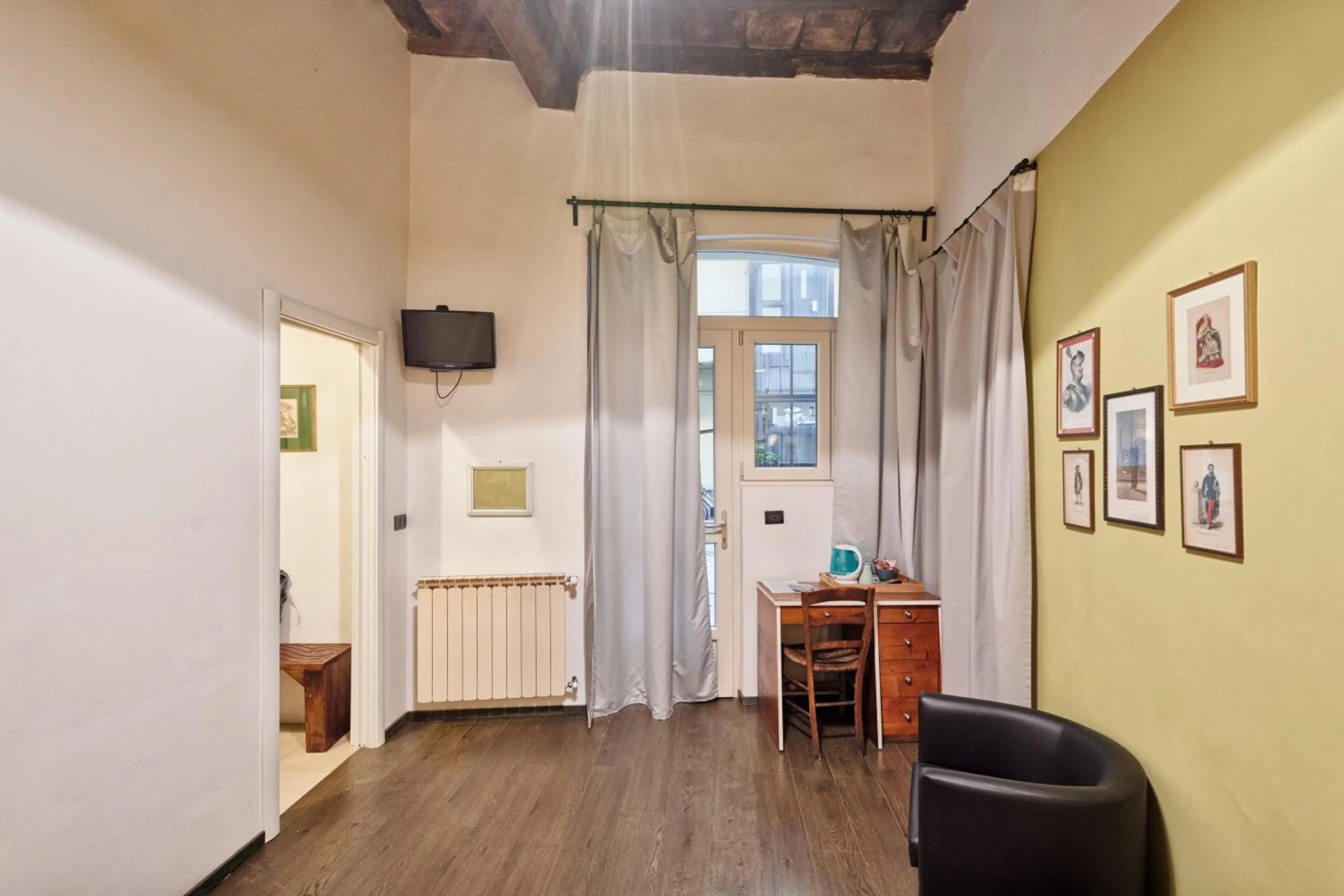 Photo of the whole room in Le petit coeur de la ville