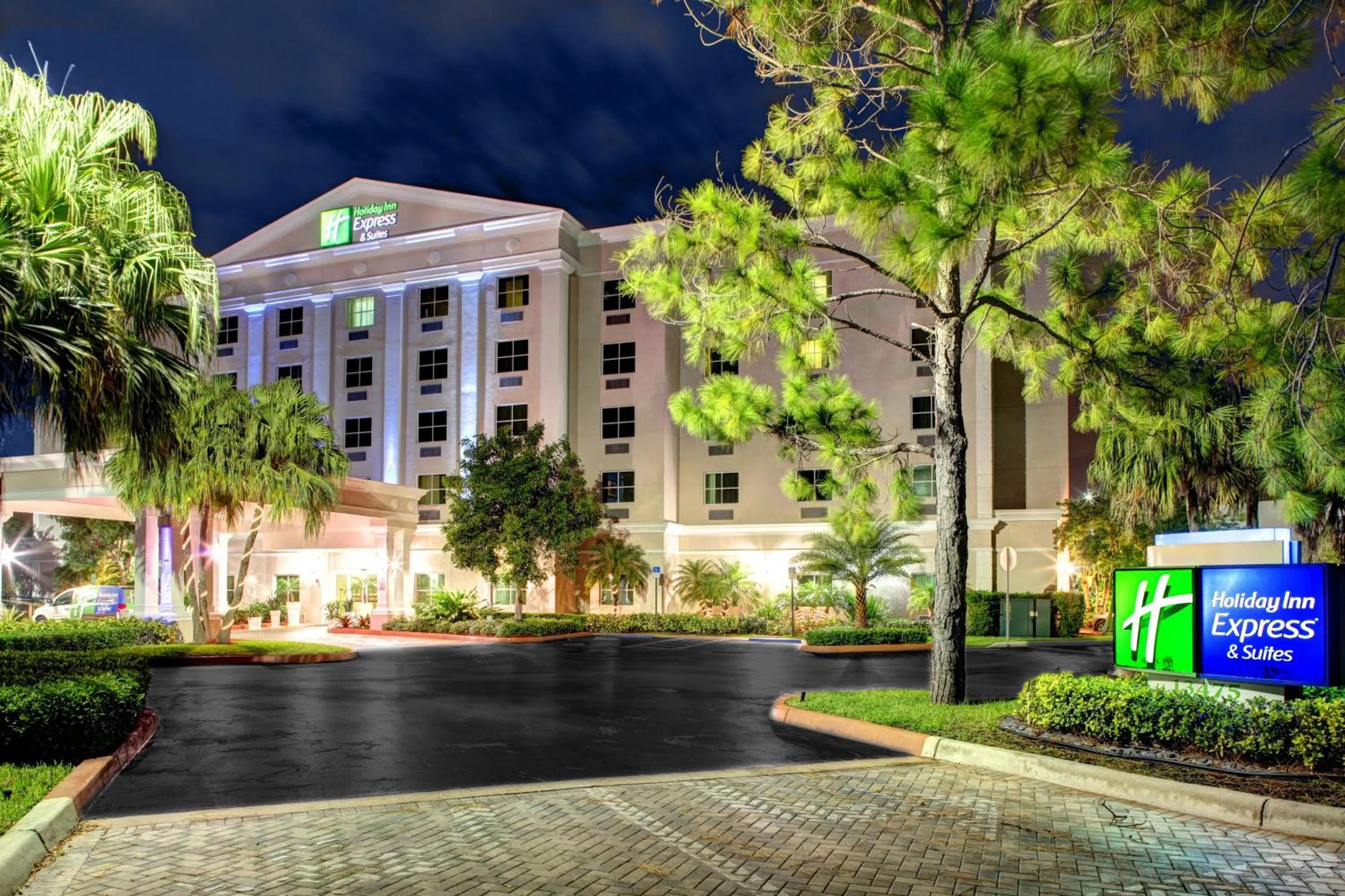 Property building in Holiday Inn Express & Suites Miami Kendall by IHG
