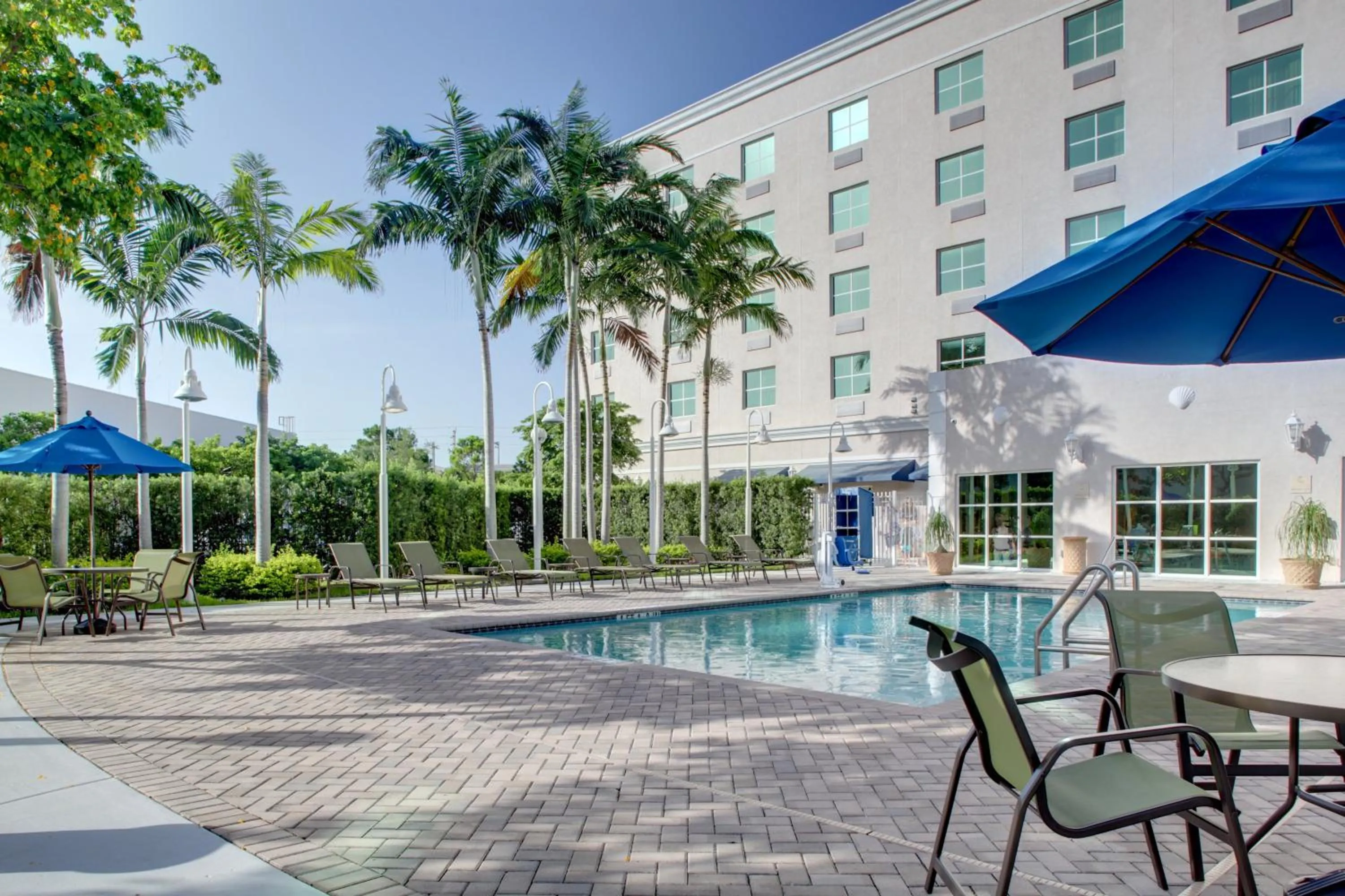 Swimming pool in Holiday Inn Express & Suites Miami Kendall by IHG
