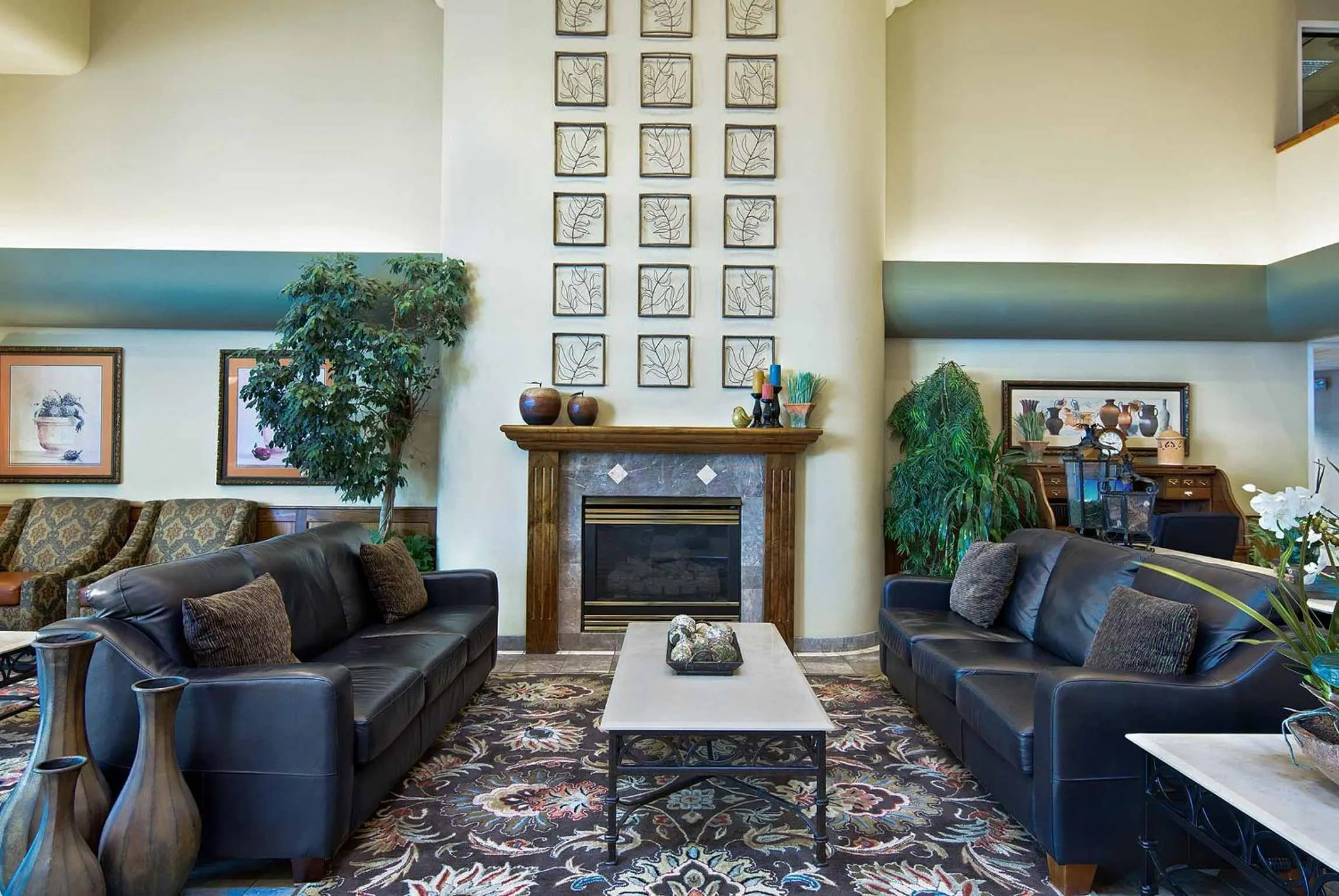 Lobby or reception in Oxford Suites Yakima