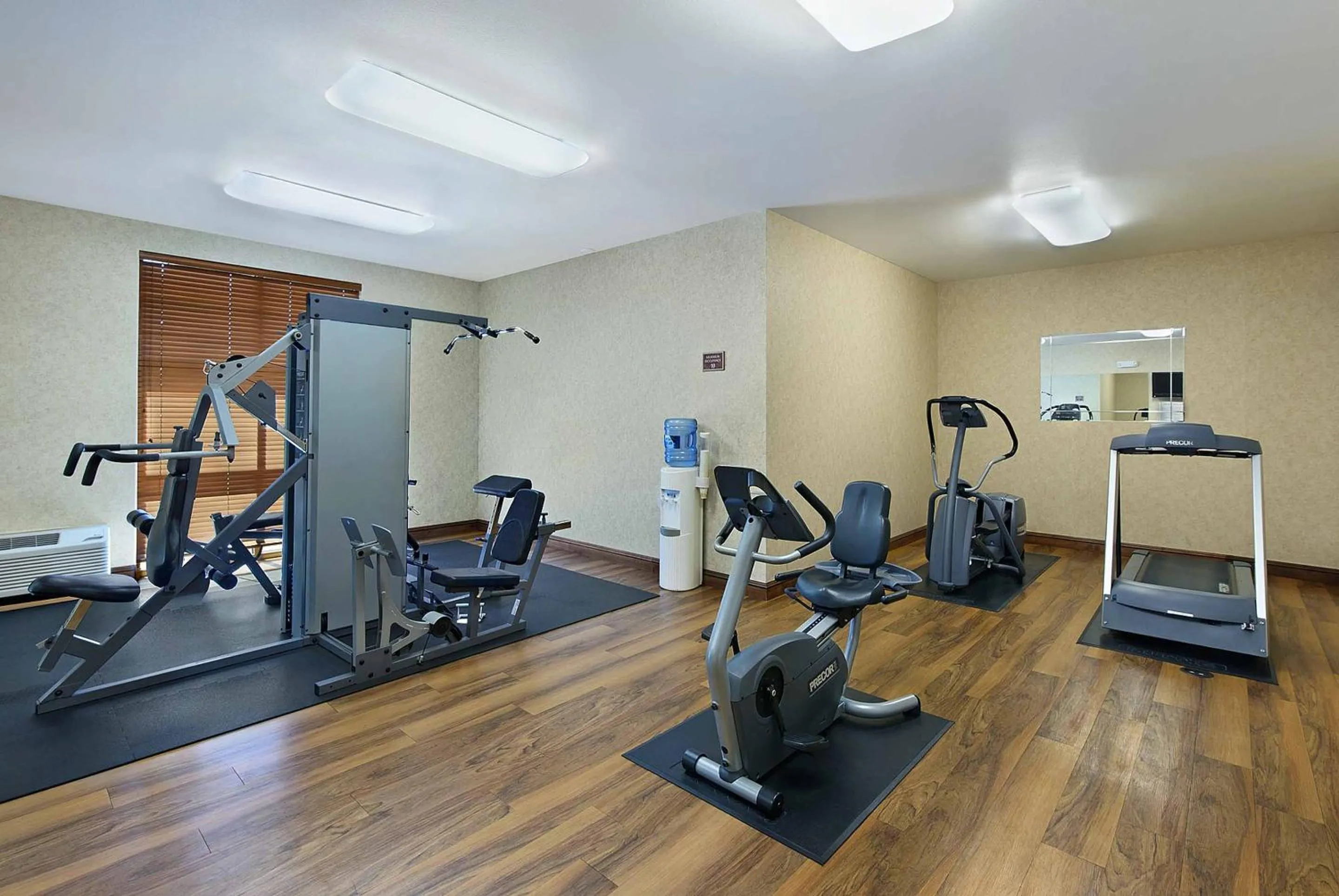 Fitness centre/facilities in Oxford Suites Yakima