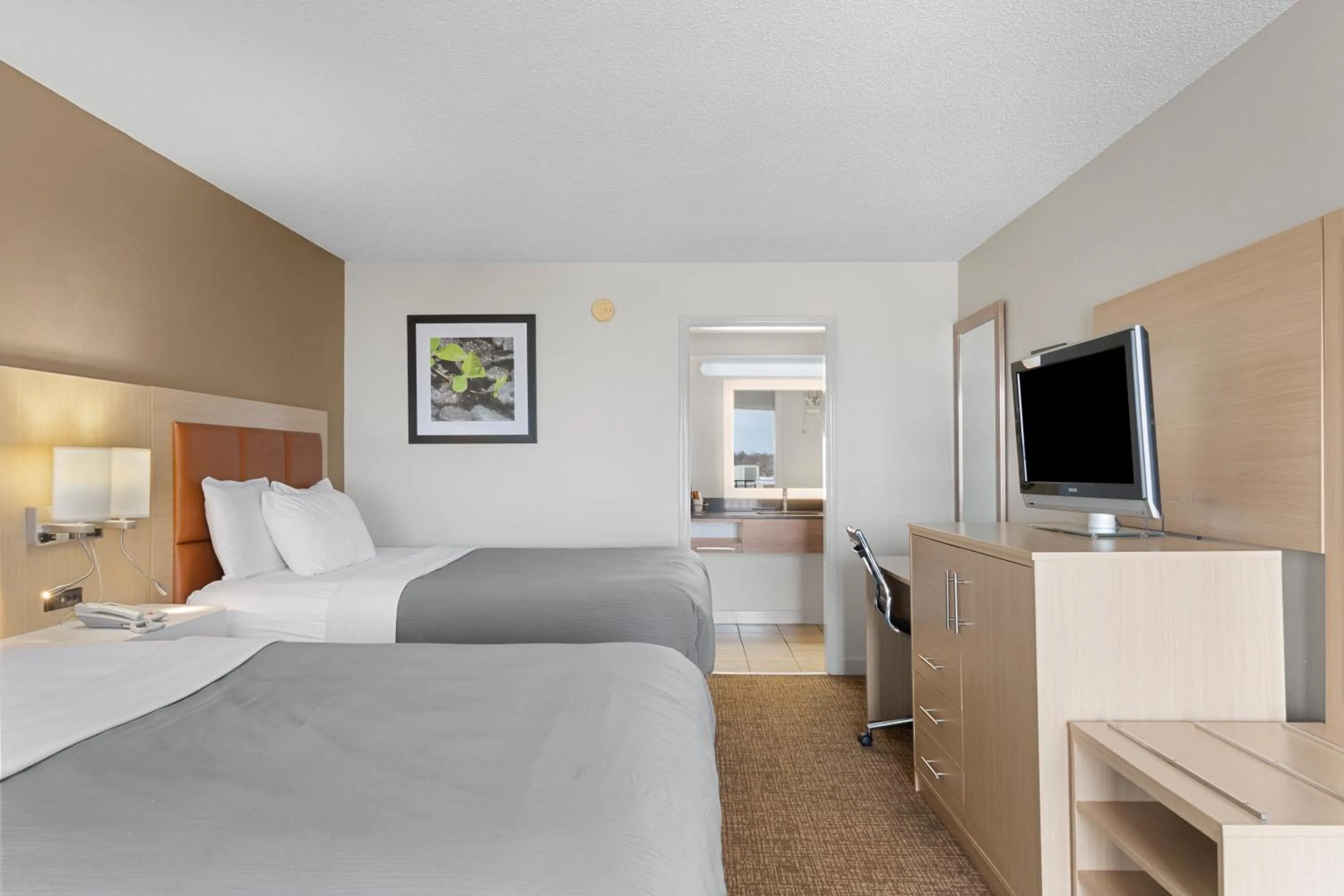 Bed in Richland Inn of Columbia